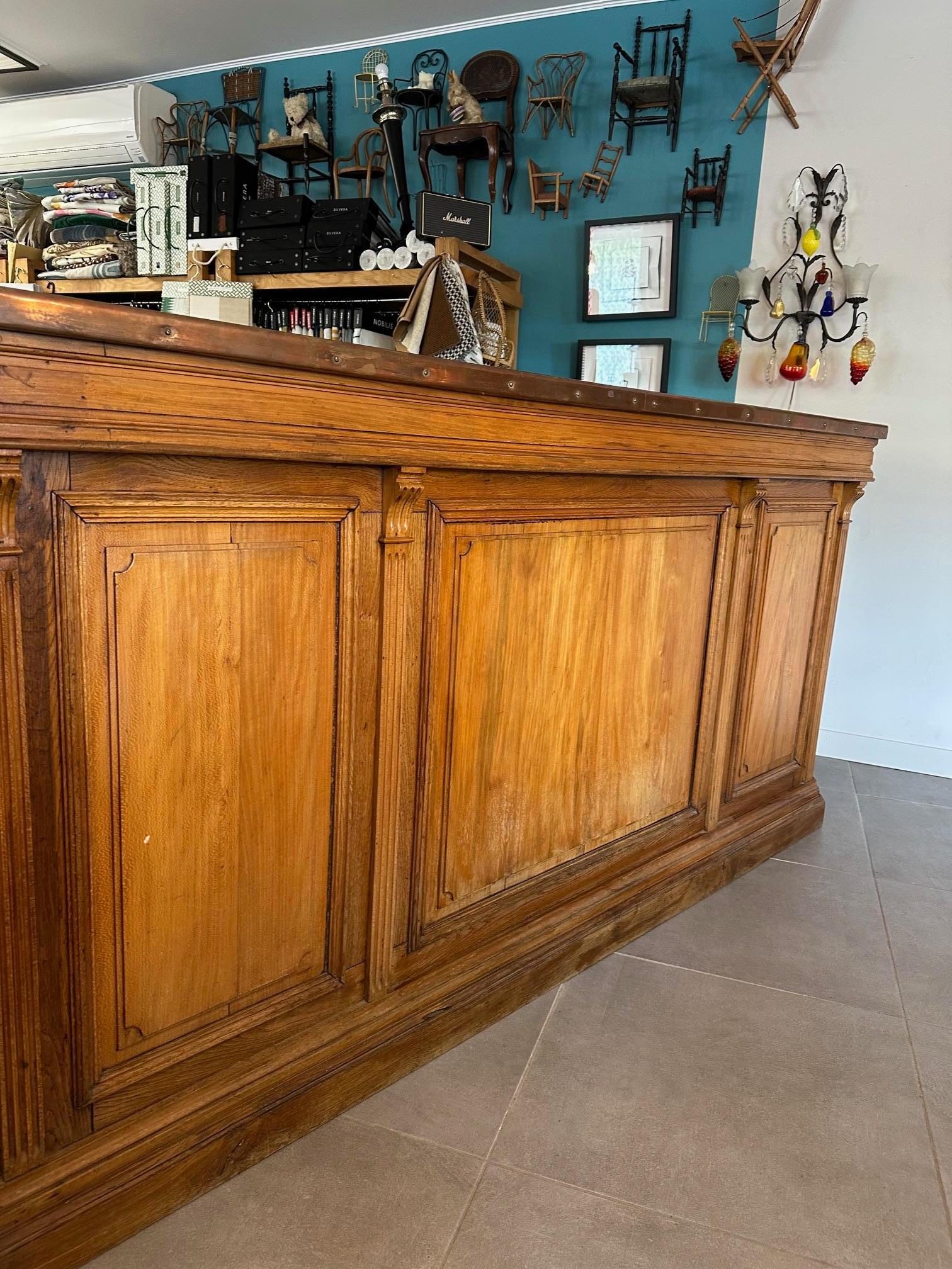 Bancone da bar francese in Oak e rame, inizio XX secolo In condizioni buone in vendita a LEGNY, FR