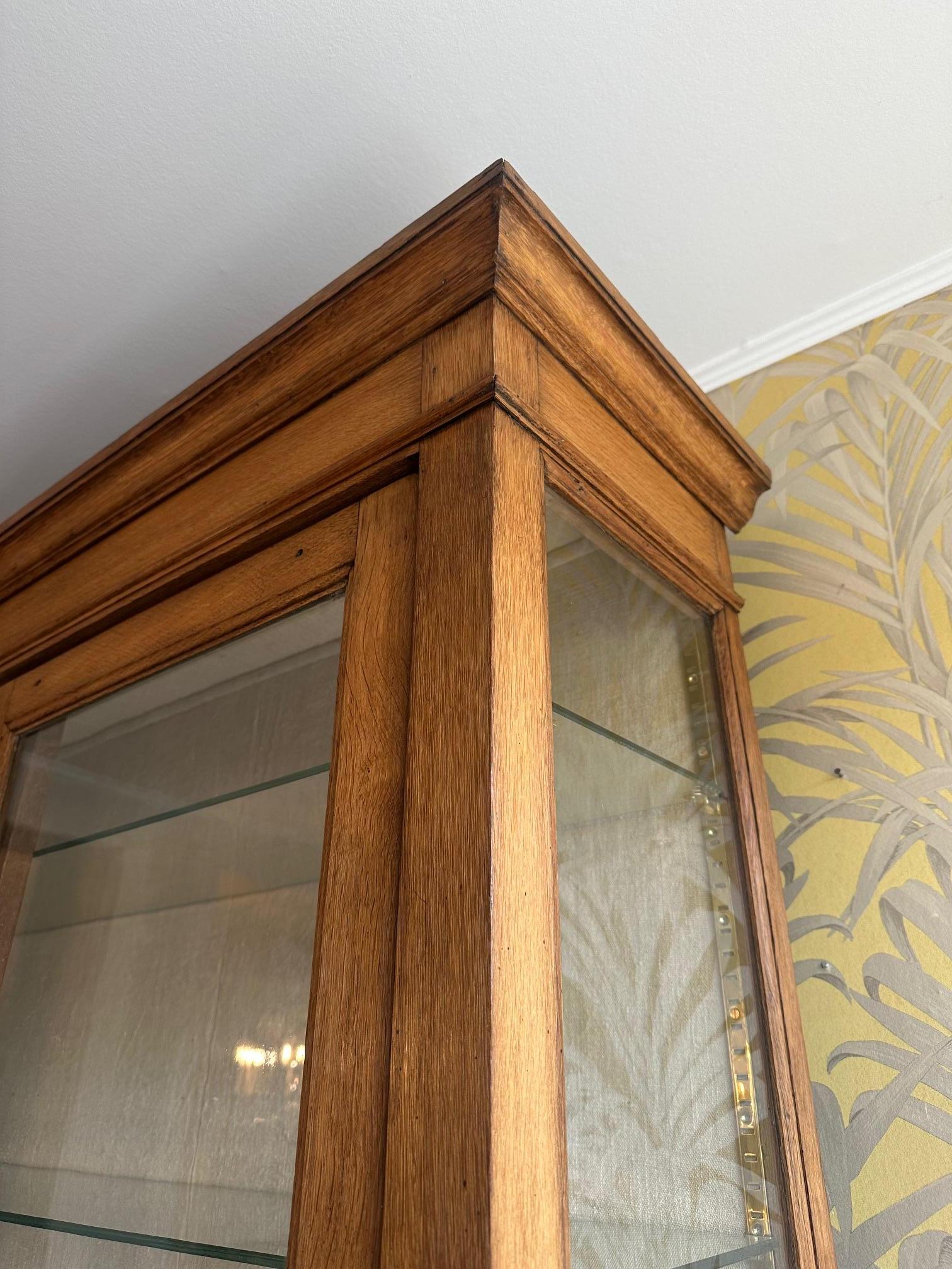 Early 20th century French Oak and Glass Vitrine, 1900s For Sale 8