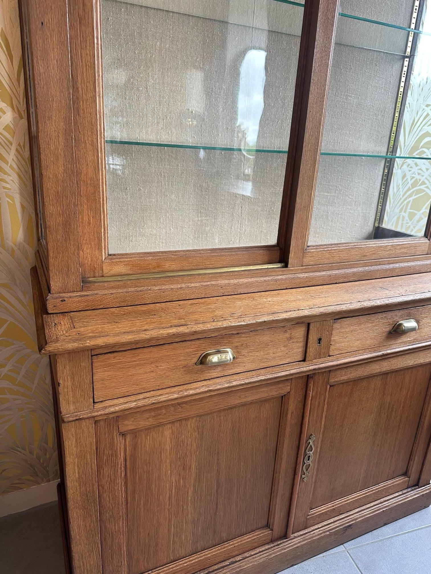 Early 20th century French Oak and Glass Vitrine, 1900s For Sale 10