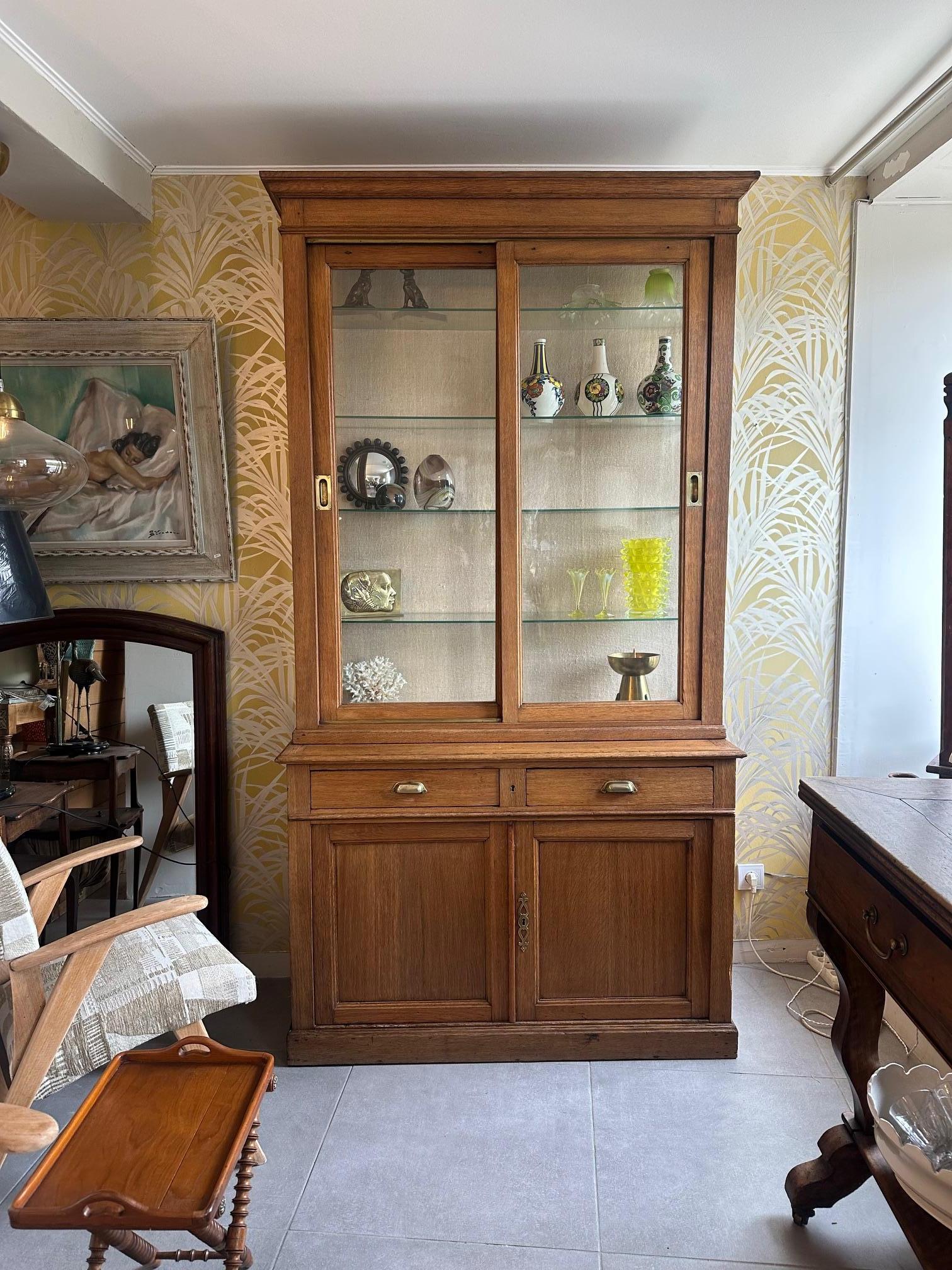 Early 20th century French Oak and Glass Vitrine, 1900s For Sale 12