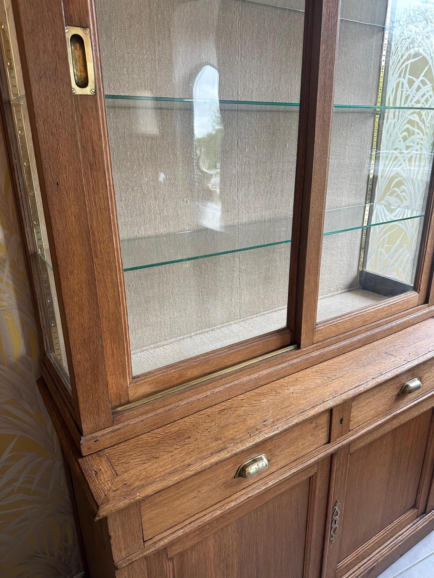20th Century Early 20th century French Oak and Glass Vitrine, 1900s For Sale
