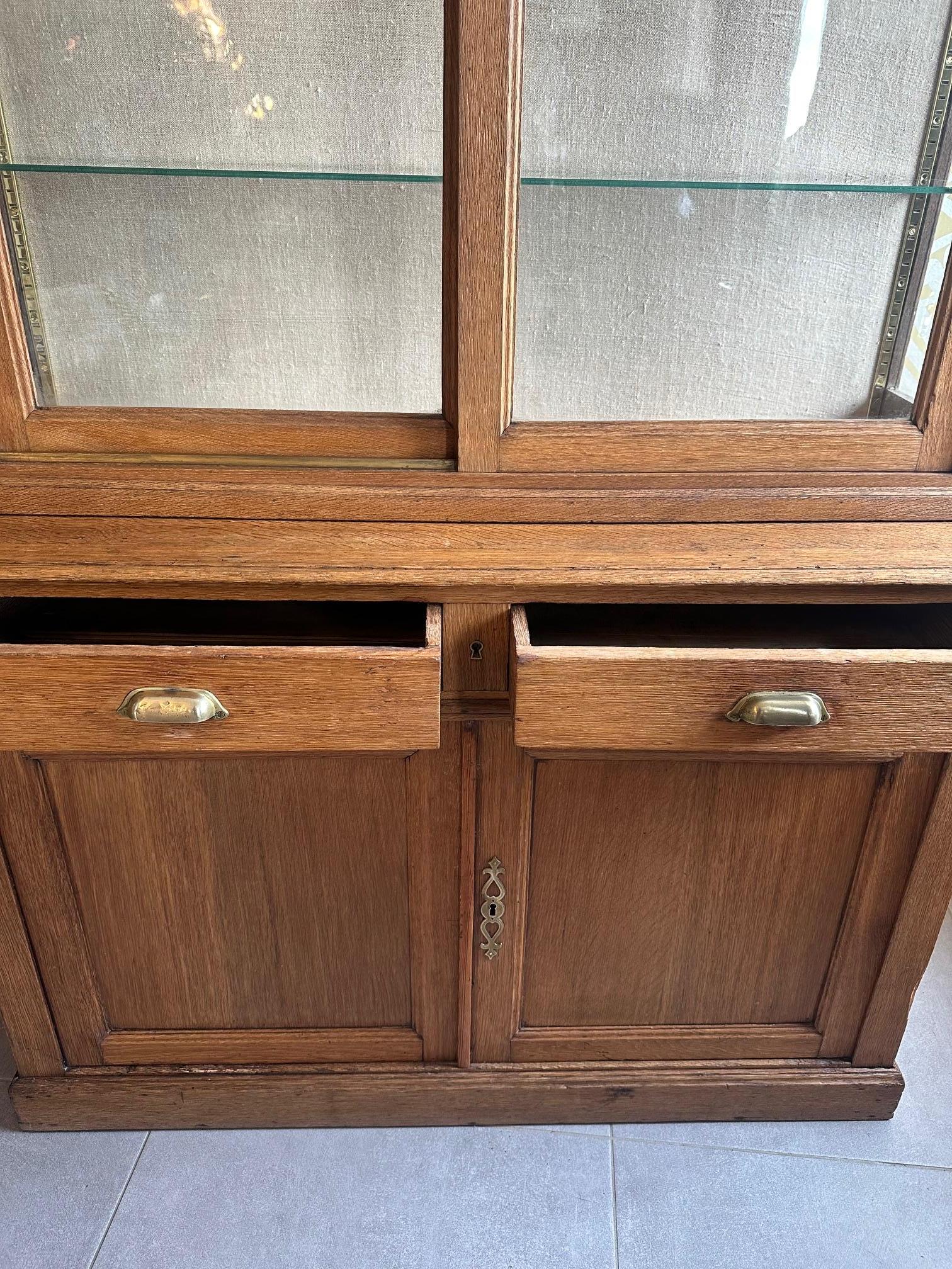 Early 20th century French Oak and Glass Vitrine, 1900s For Sale 1