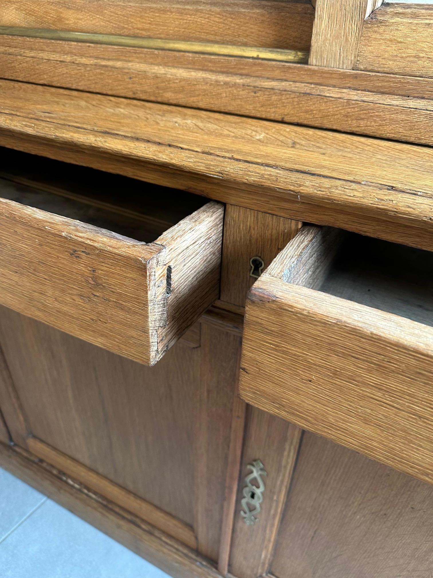 Early 20th century French Oak and Glass Vitrine, 1900s For Sale 2