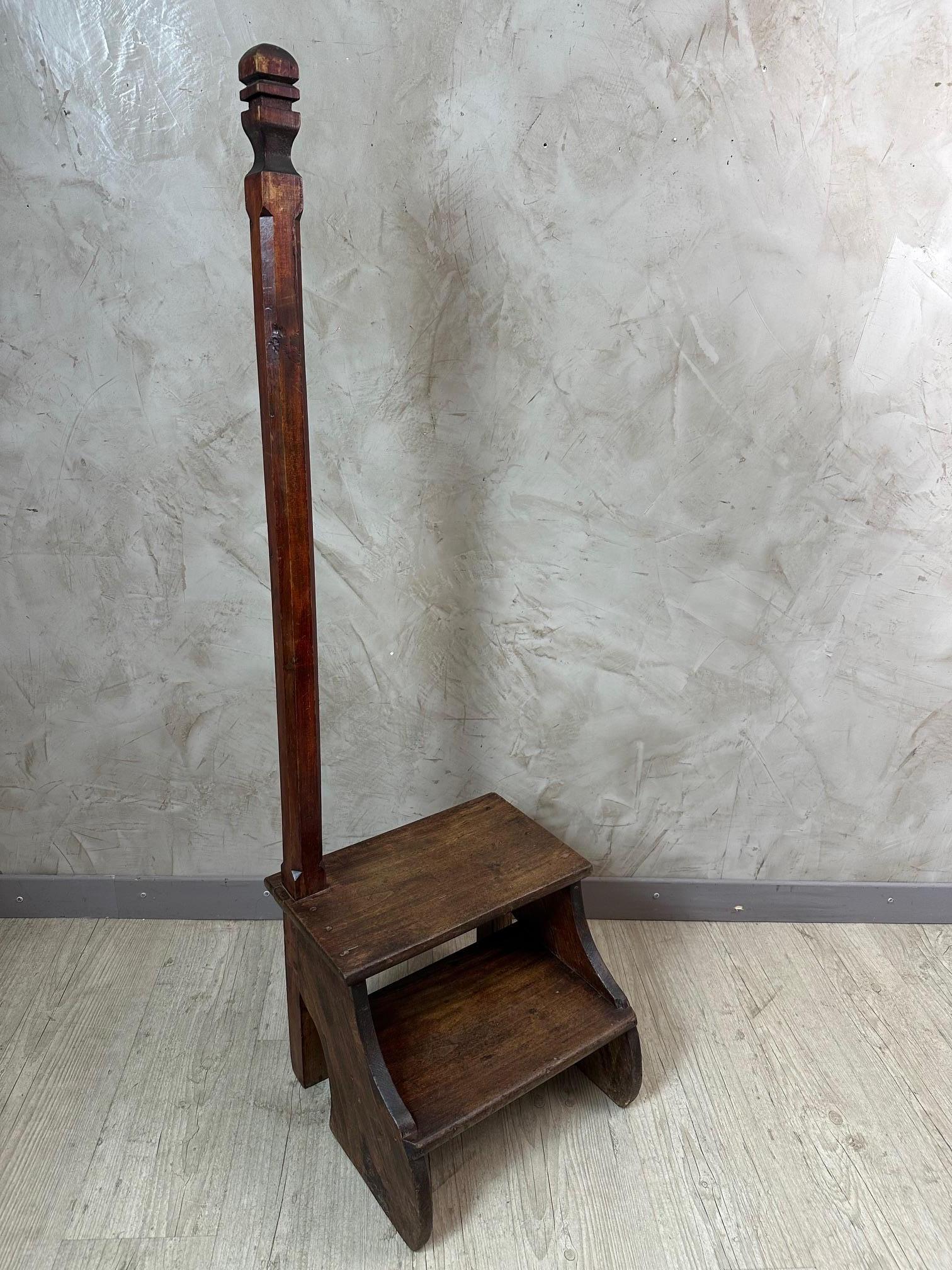 Beautiful vintage oak stepladder with a stick for support is a perfect addition to any interior. With its French design and wooden construction, it exudes a classic charm that fits effortlessly into any space. Whether you want to create a vintage