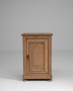 Early 20th Century French Oak Cabinet With Pull-Out Serving Shelf