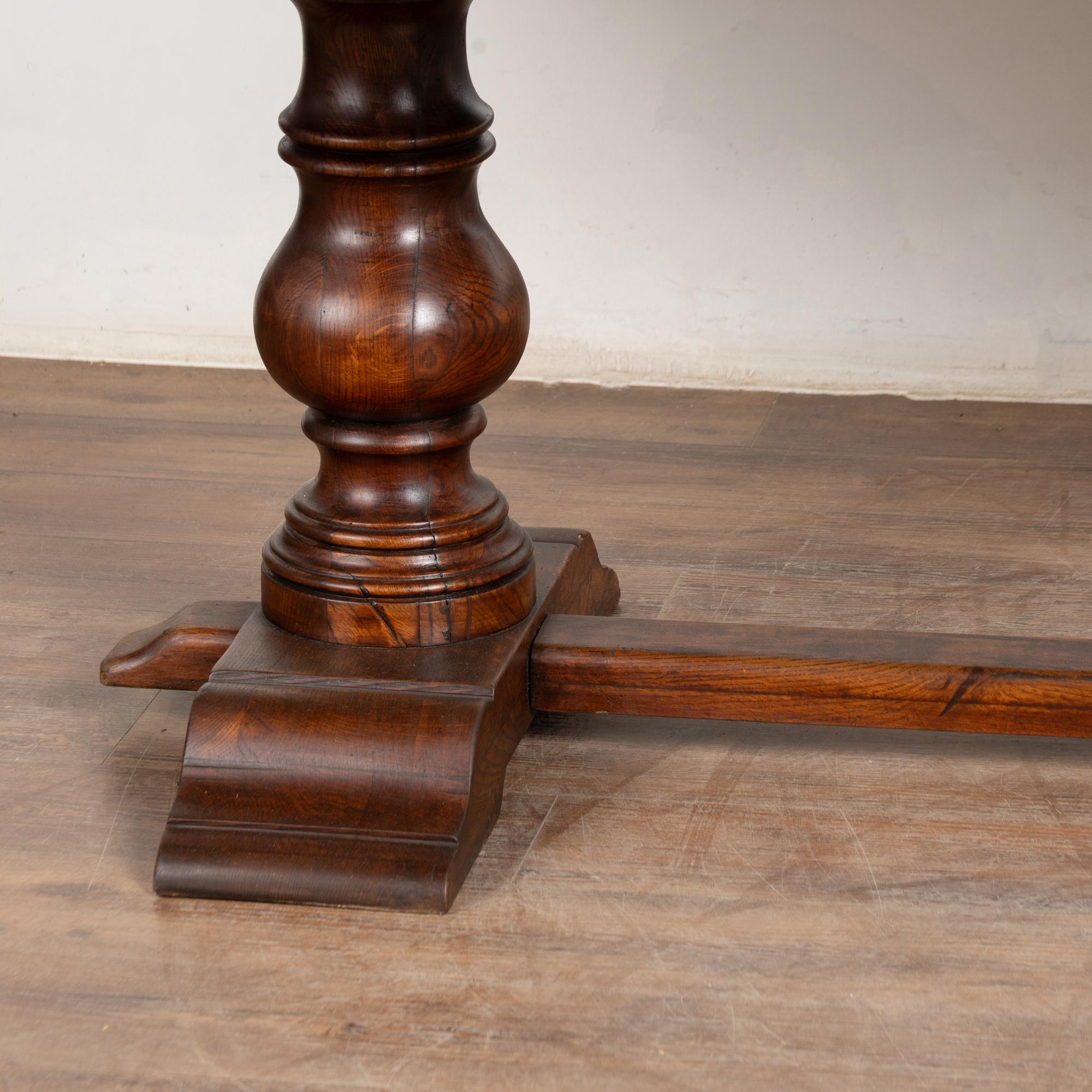 Table de salle à manger en chêne français du début du 20e siècle en vente 1