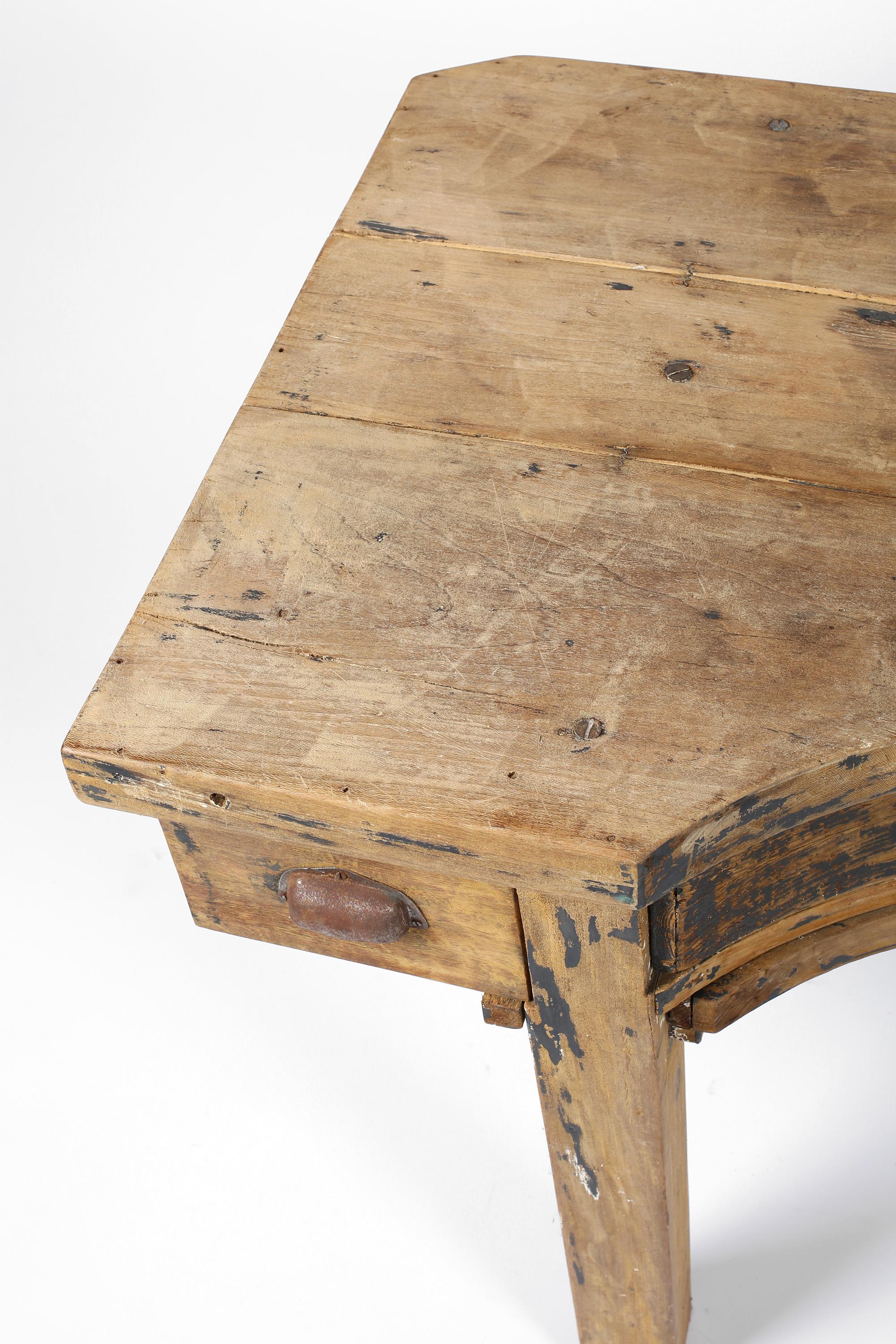 Mesa de joyero francesa de roble de principios del siglo XX en Desgastado estado para la venta en London, GB