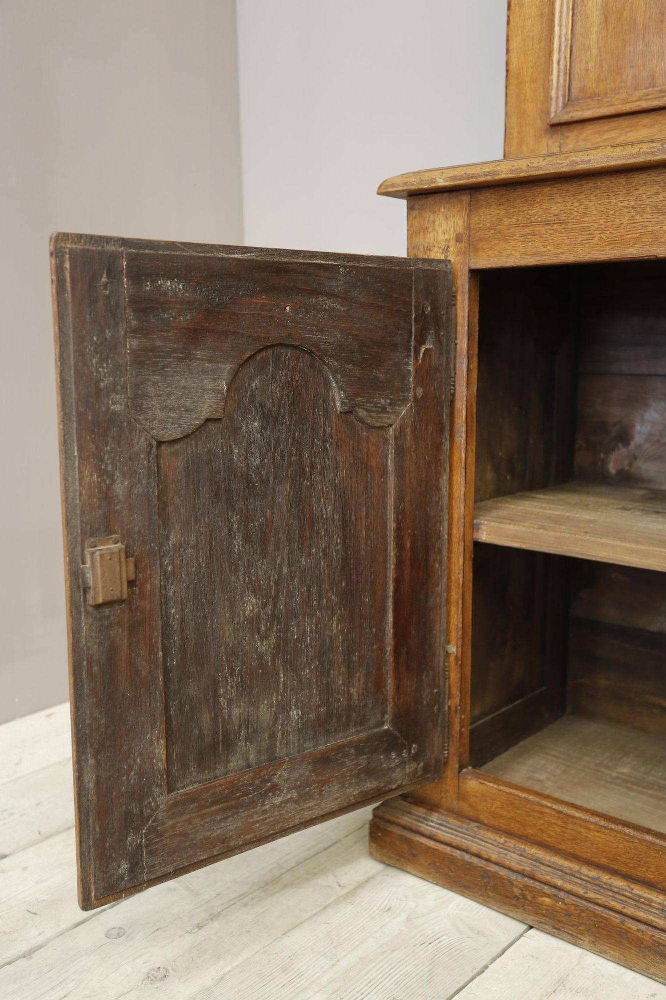 Early 20th century French oak kitchen dresser For Sale 4