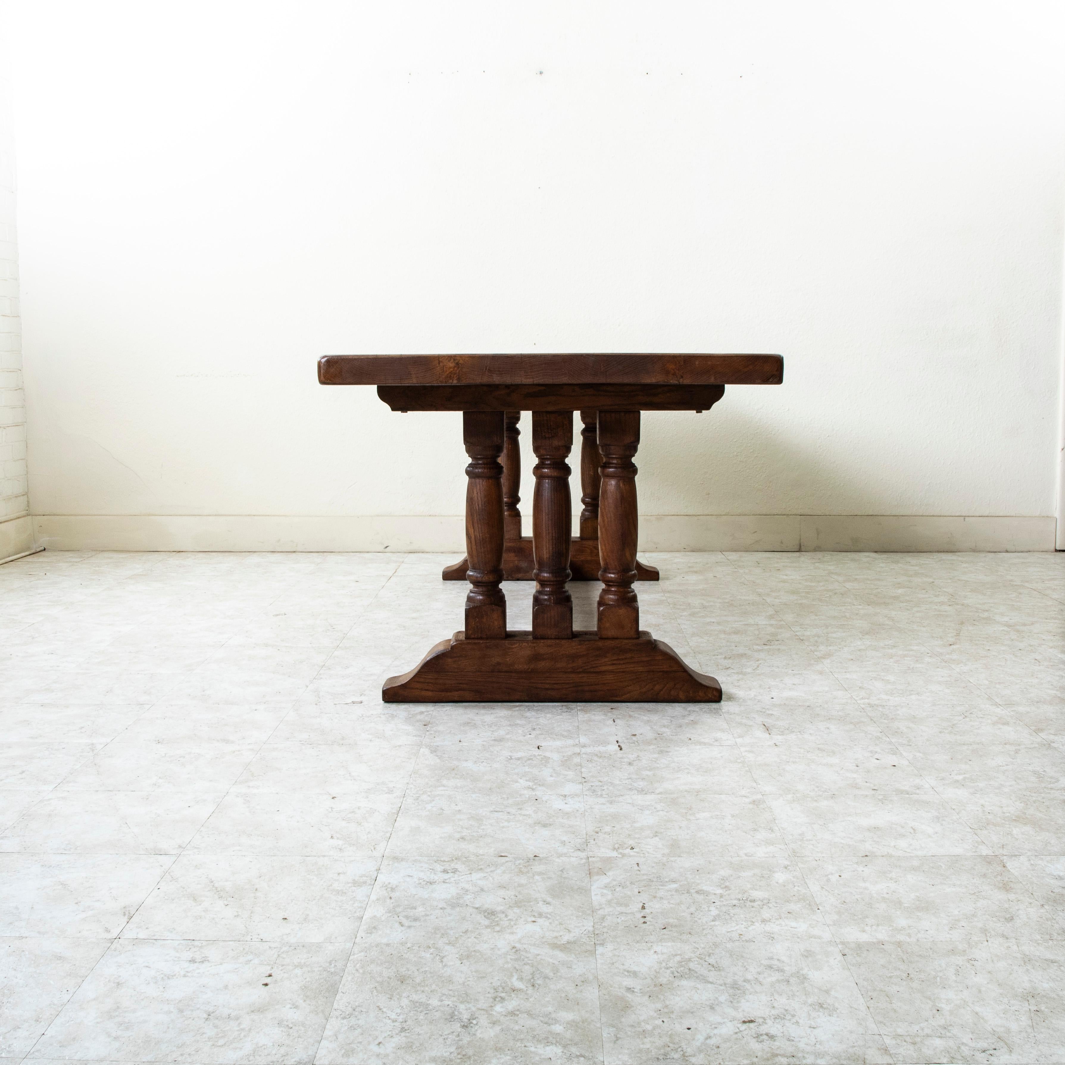 Mesa de monasterio francesa de roble de principios del siglo XX, mesa de comedor, mesa de granja en Bueno estado para la venta en Fayetteville, AR