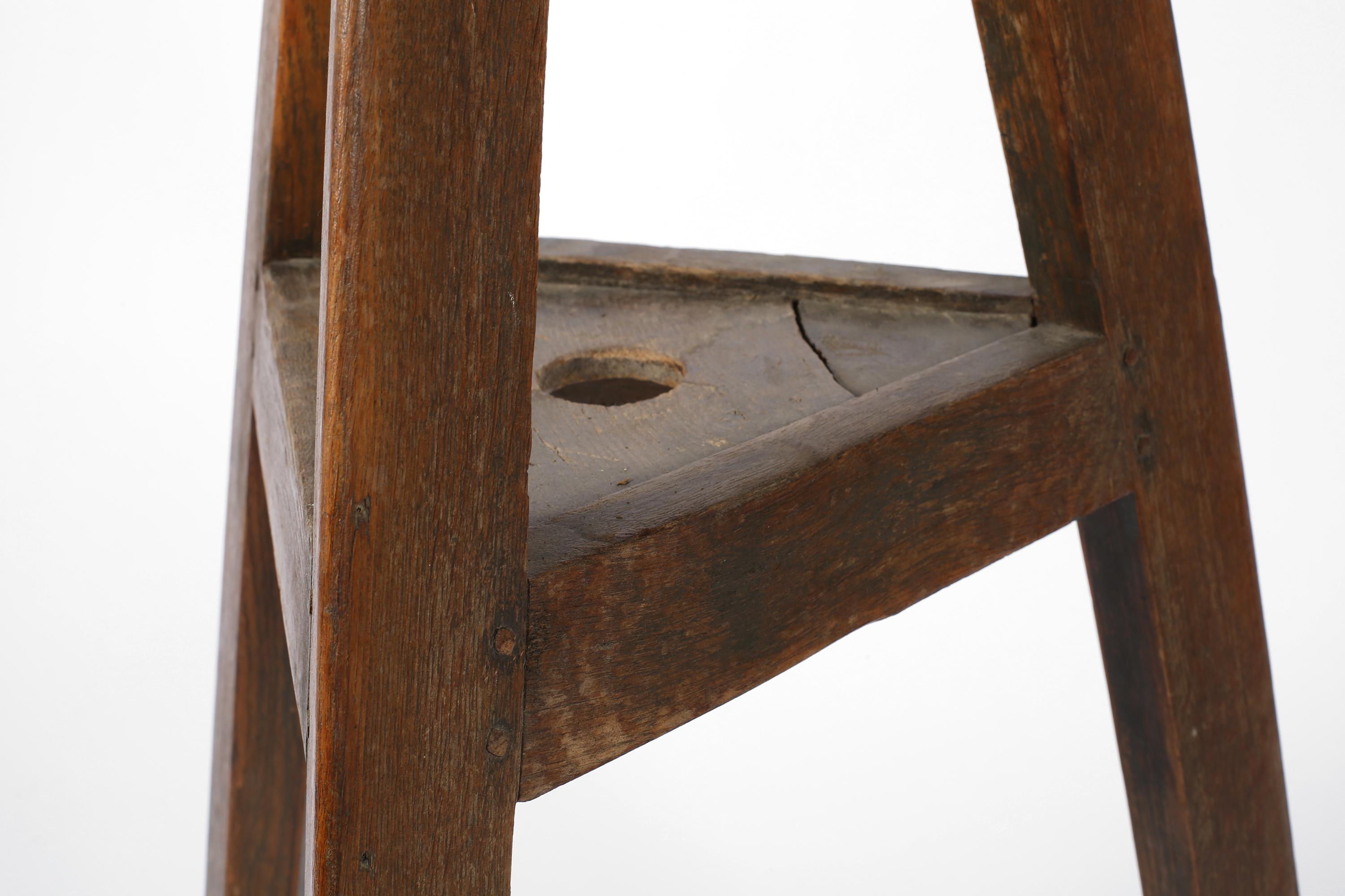 Anfang des 20. Jahrhunderts Französisch Oak Sculpture Stand Pedestal Sockel Display Tisch (Eichenholz) im Angebot