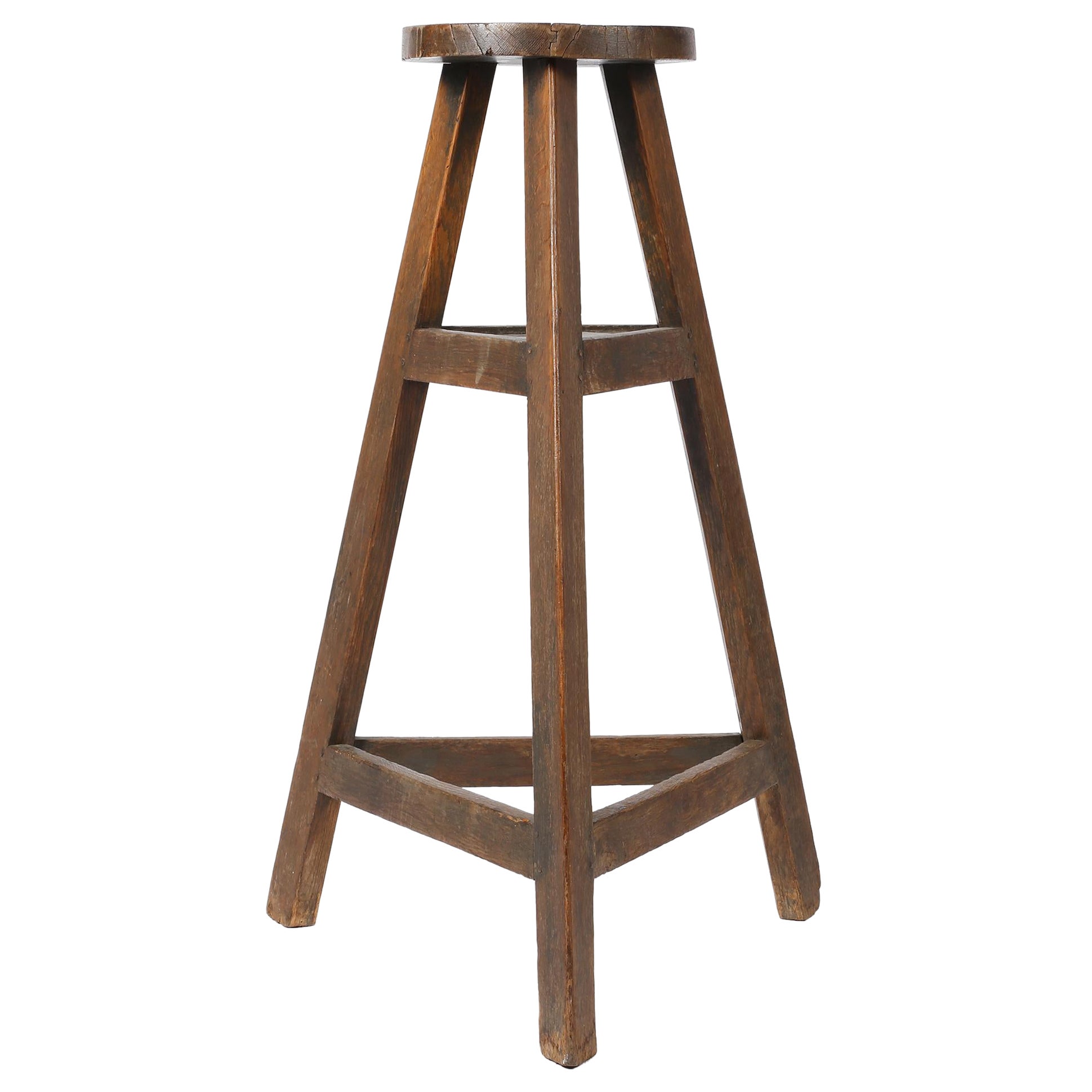 Mesa expositora con pedestal de escultura francesa de roble de principios del siglo XX