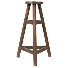 Mesa expositora con pedestal de escultura francesa de roble de principios del siglo XX