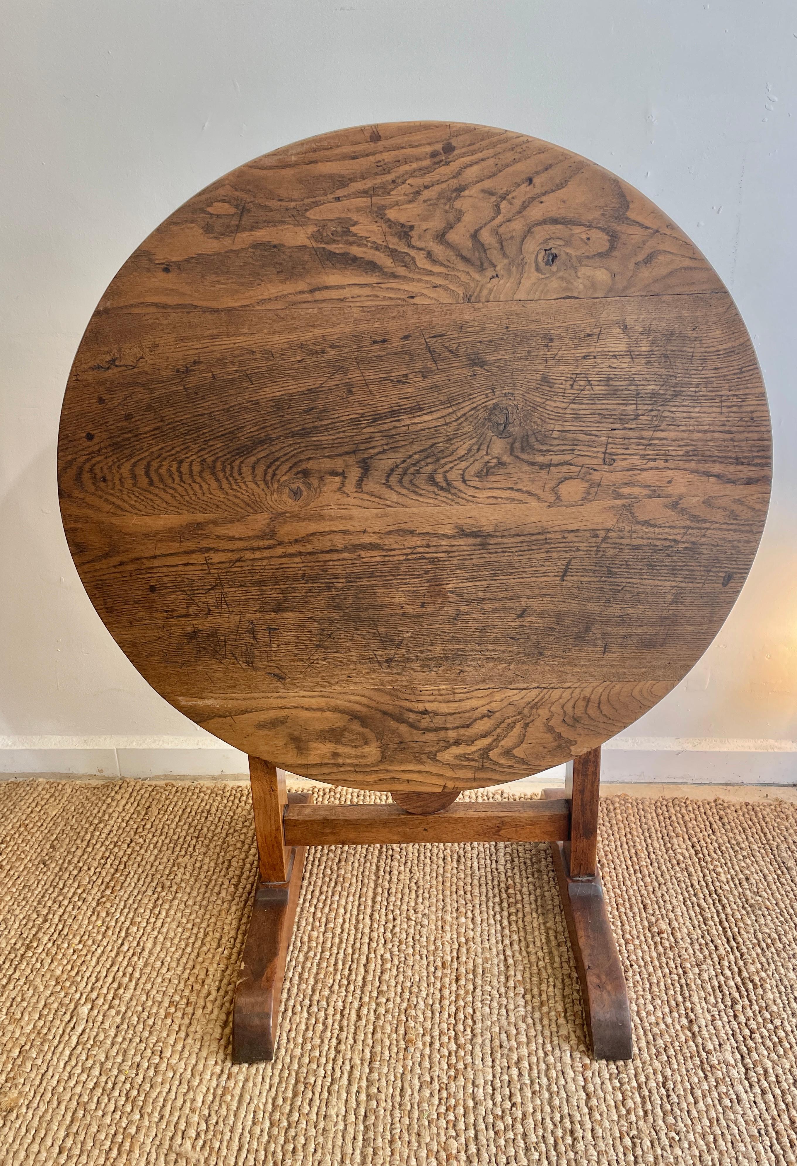 An authentic French country farm house harvest work table with attractive beautifully aged warm rustic patina. circa 1900.
Created in Provincial France in the early XX century, likely Southern France near the Mediterranean.
Great condition,