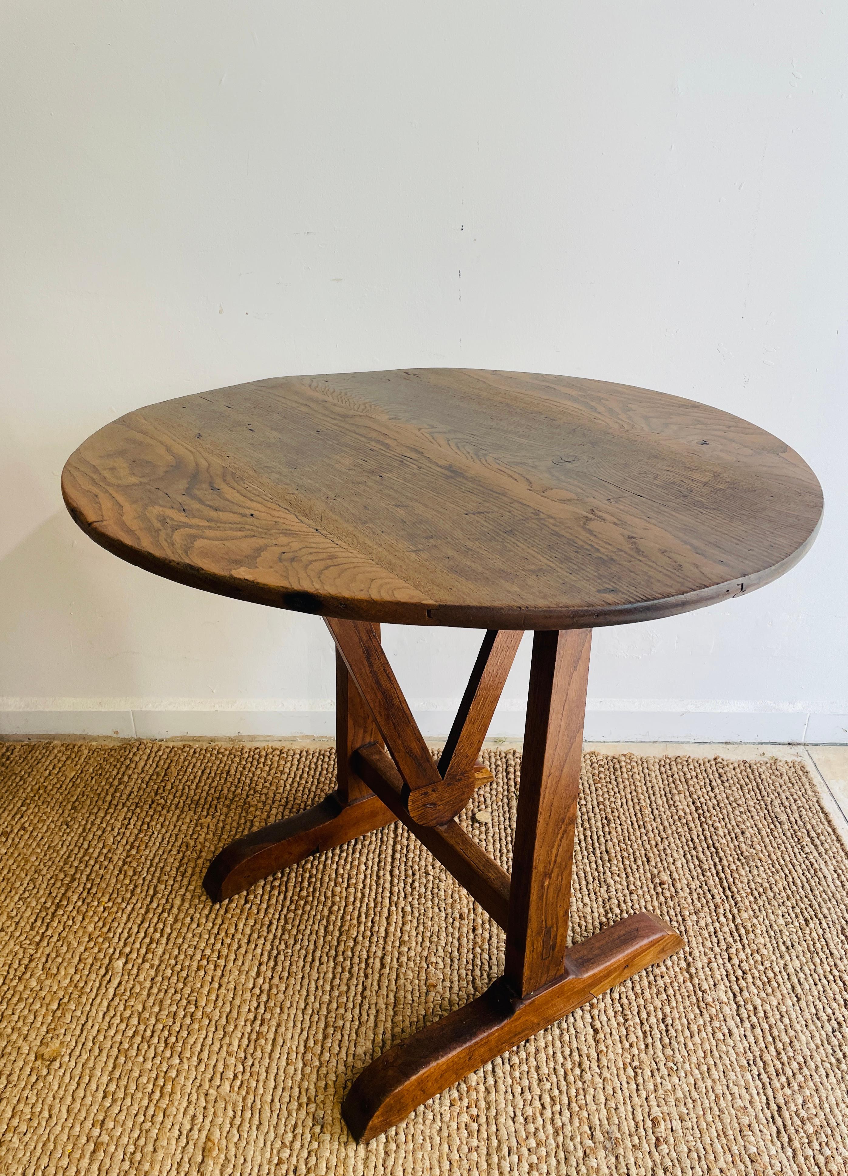 Midcentury Century French Oak Wine Tasting Table In Good Condition For Sale In L'AMETLLA DE MAR, ES