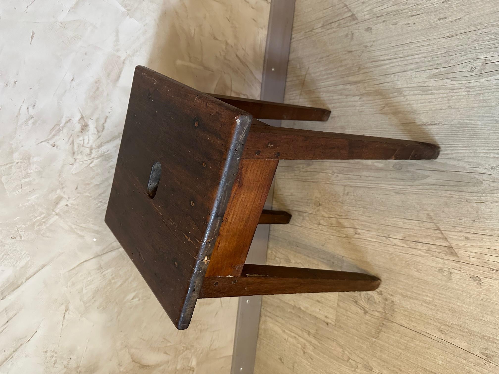 Early 20th century French Oak Workshop Stool, 1900s In Good Condition For Sale In LEGNY, FR