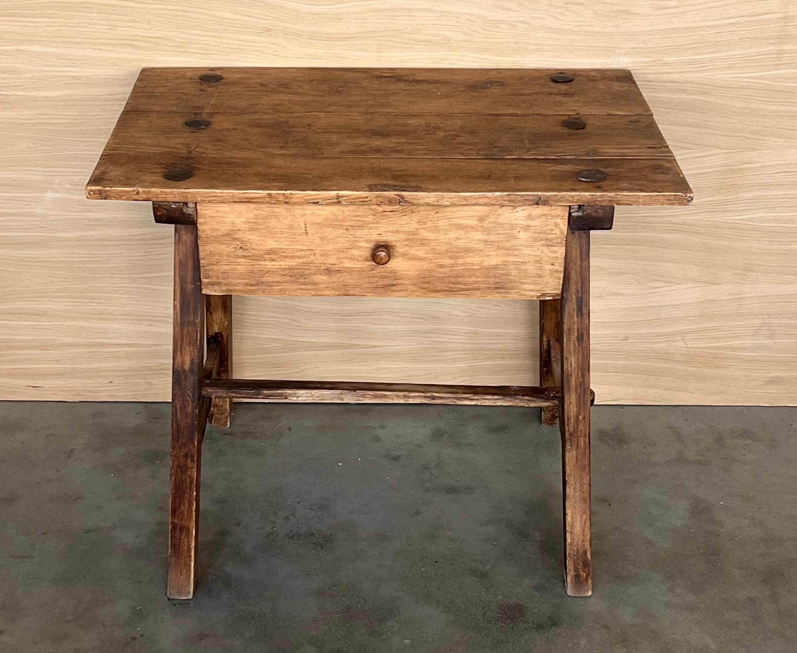 Provincial français Table de travail française du début du 20e siècle avec un tiroir, années 1920 en vente