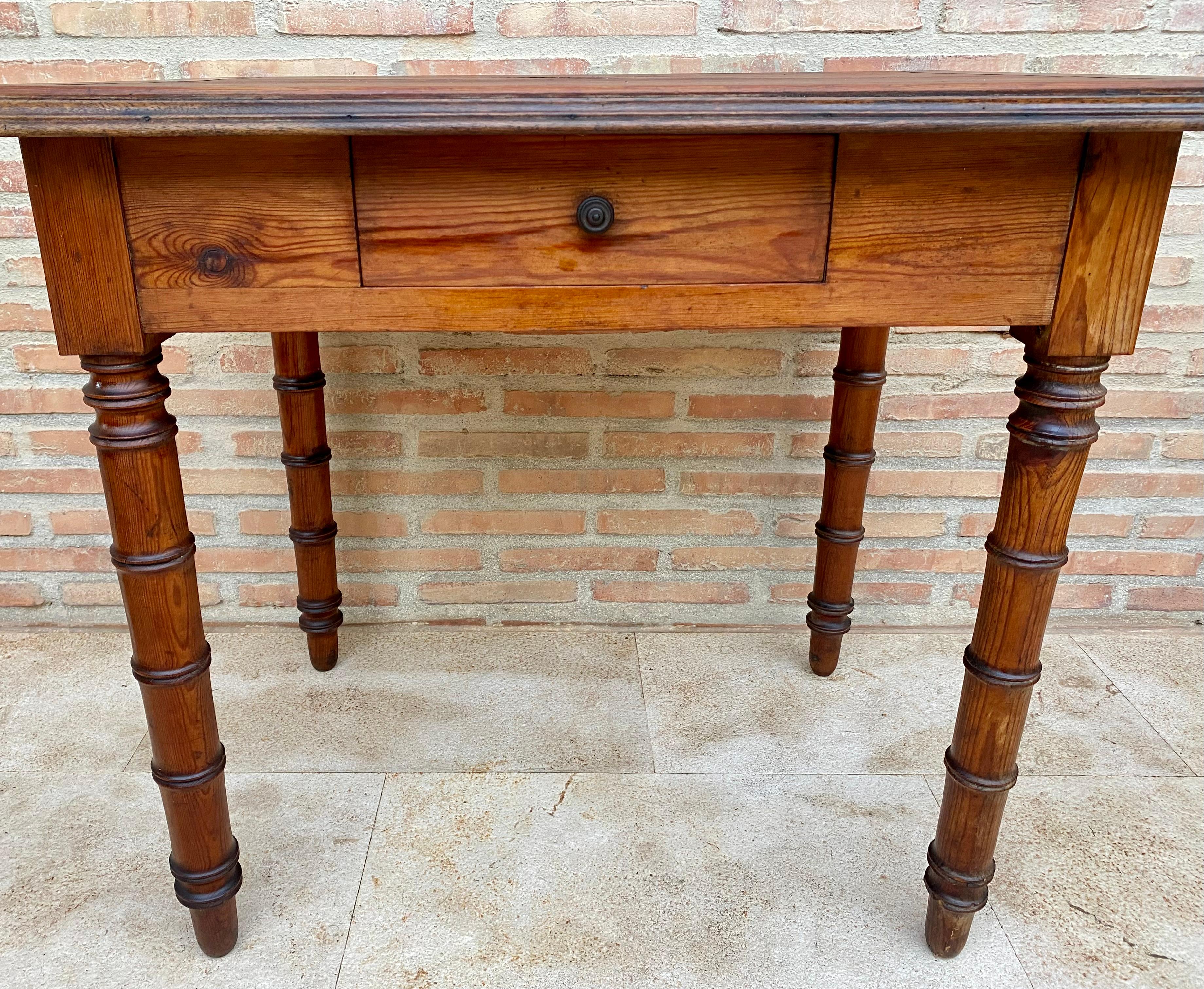 Français Table de travail française du début du 20e siècle avec un tiroir, années 1920 en vente