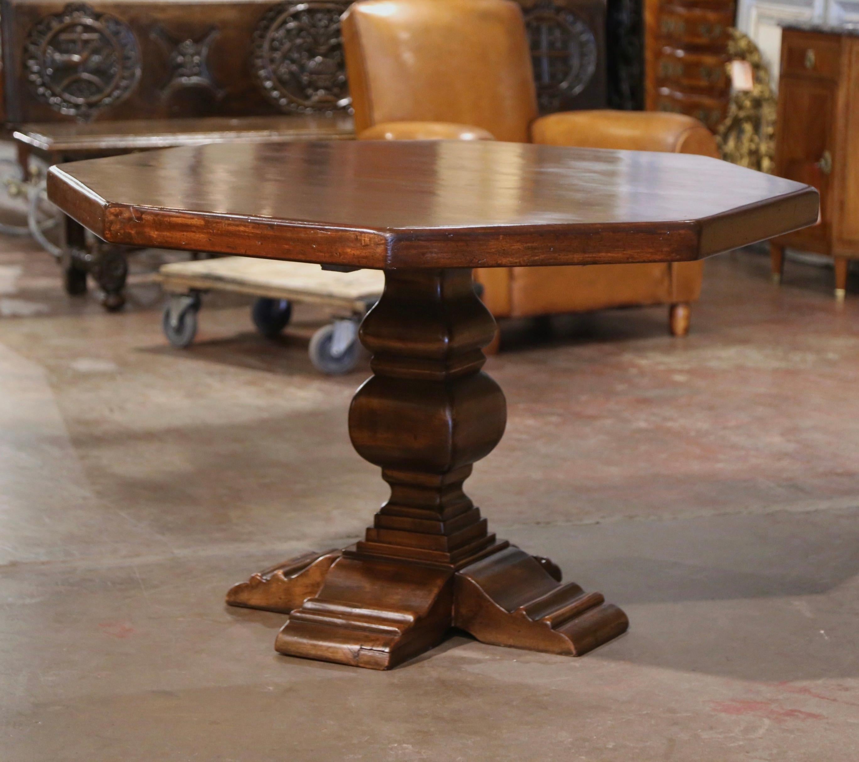 Early 20th Century French Octagonal Carved Walnut Dining Table on Pedestal Base In Excellent Condition In Dallas, TX