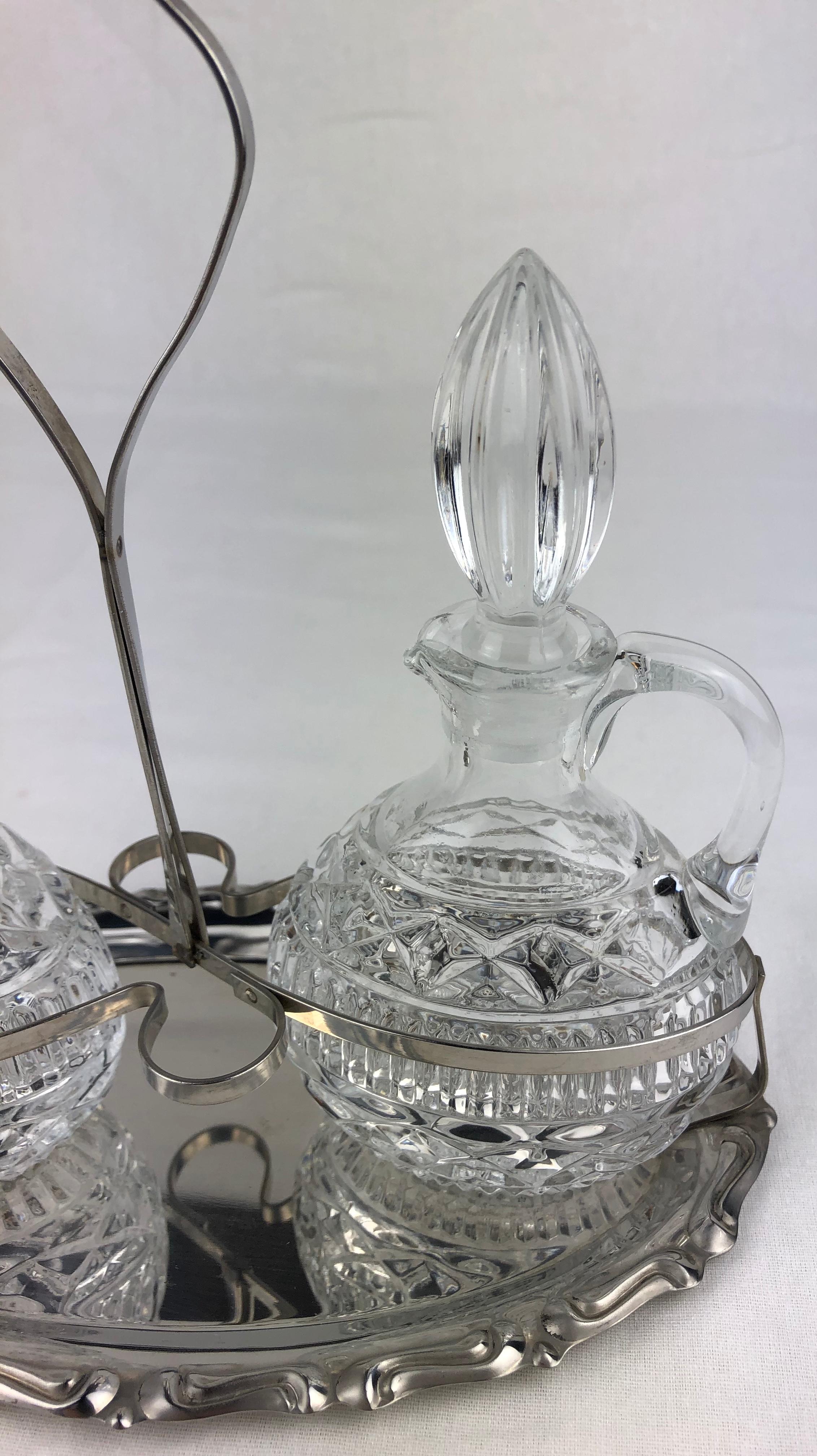 Early 20th Century French Oil and Vinegar Glass Cruet Set, Silver Plated Mount In Good Condition In Miami, FL