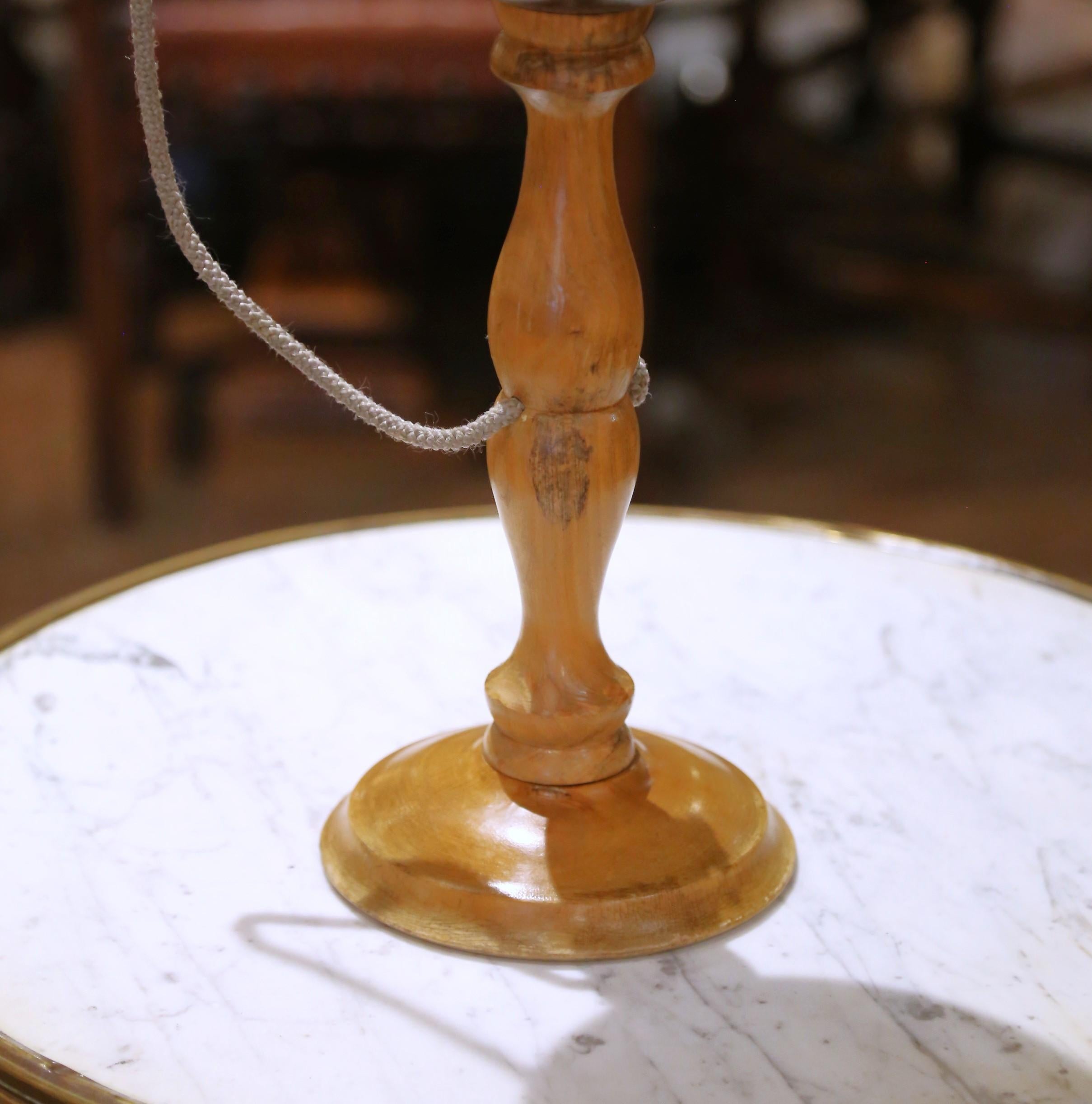 20ième siècle Jeu de Bilboquet sur pied en bois d'olivier et chêne du début du 20e siècle en vente