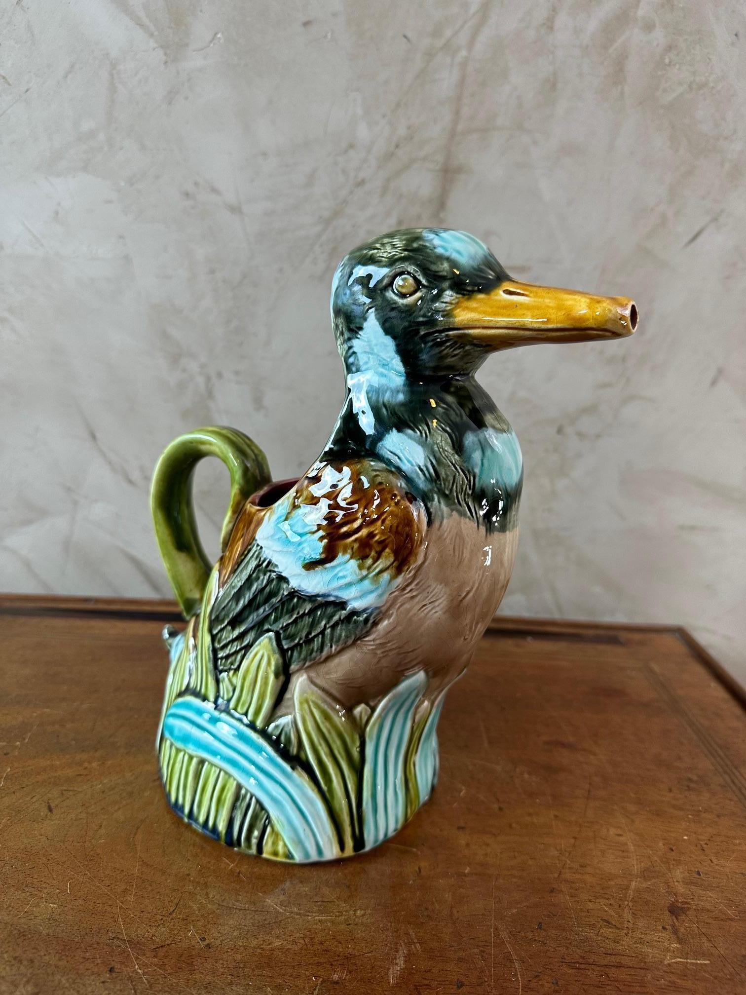 Very beautiful Onnaing barbotine pitcher representing a duck dating from the 1900s. Numbered 712 under the base.
Listed on page 84 of Maryse Bottero's book: Les pichets en barbotine aux Éditions Massin.
Very good condition. For lovers of animals and