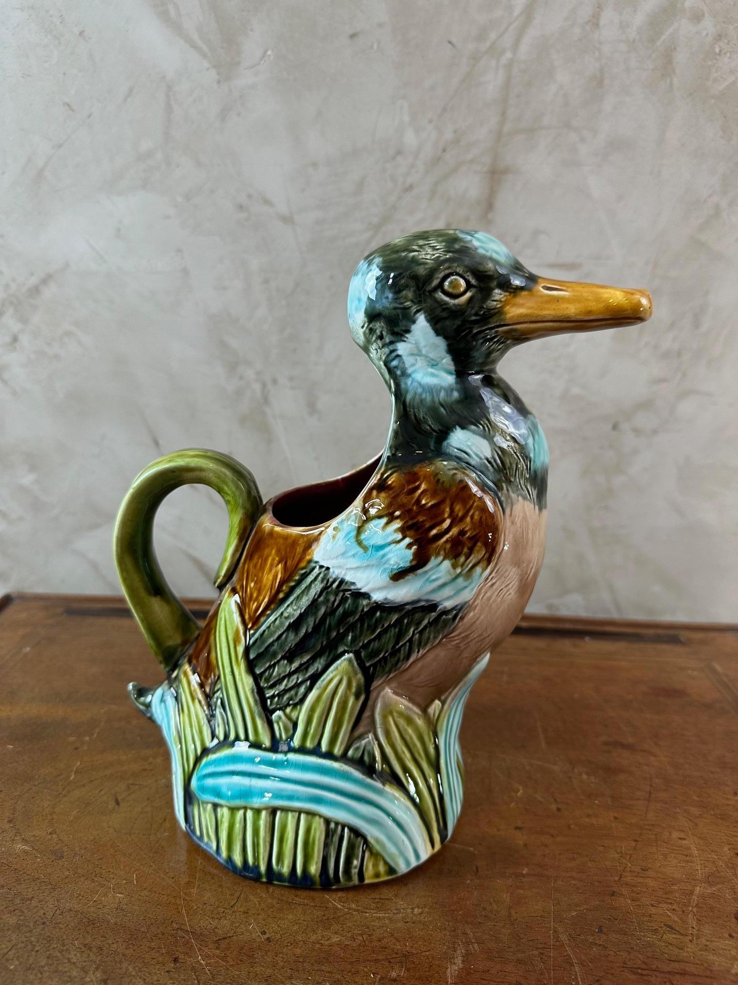 Early 20th century French Onnaing Barbotine Duck Pitcher, 1900s In Good Condition For Sale In LEGNY, FR