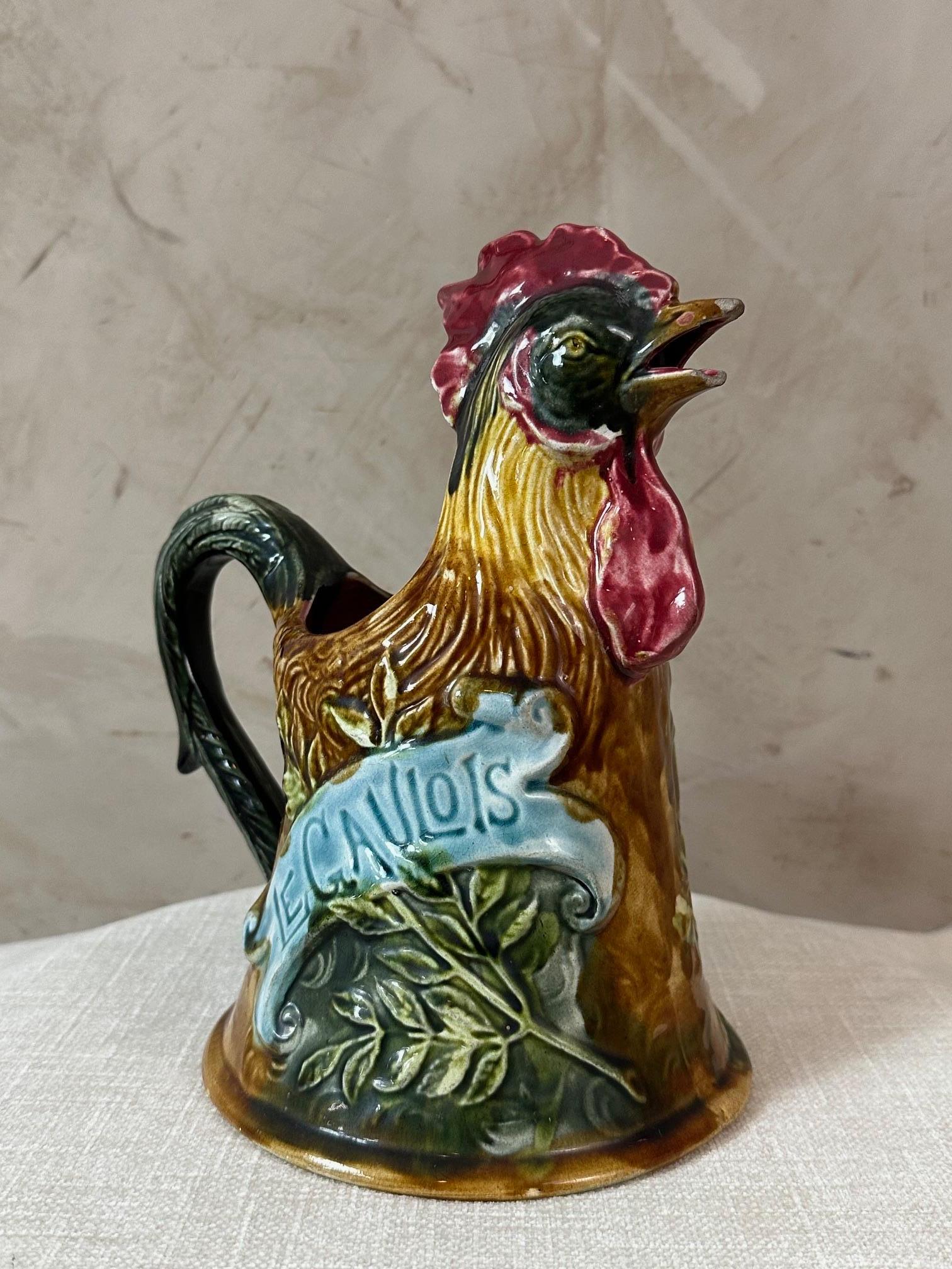 Early 20th century French Onnaing Earthenware Manufacture Rooster Pitcher In Good Condition For Sale In LEGNY, FR