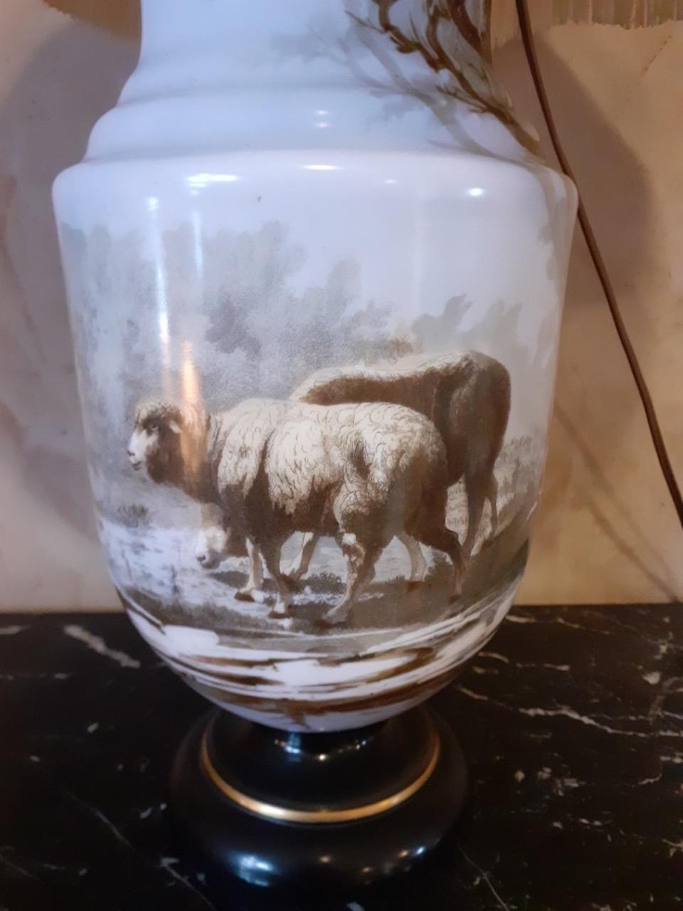 Beautiful early 20th century French opaline glass vases changed as table lamp from the 1900s.
Representing a winter landscape with sheeps. Nice grey color.
Two nice neige lampshades with fringes.
Very good quality and condition.