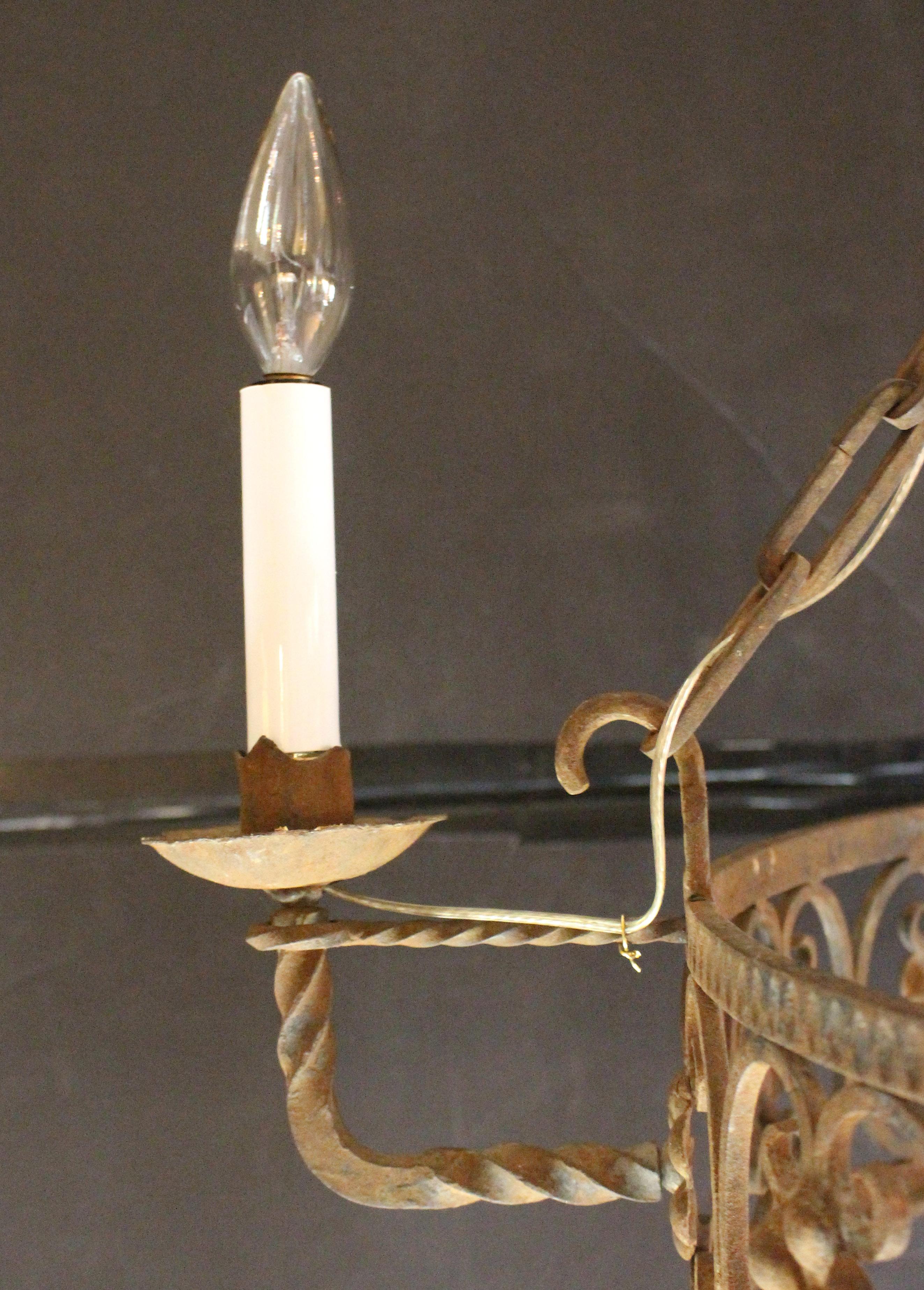 European Early 20th Century French or Italian Wrought Iron 5-Light Chandelier For Sale