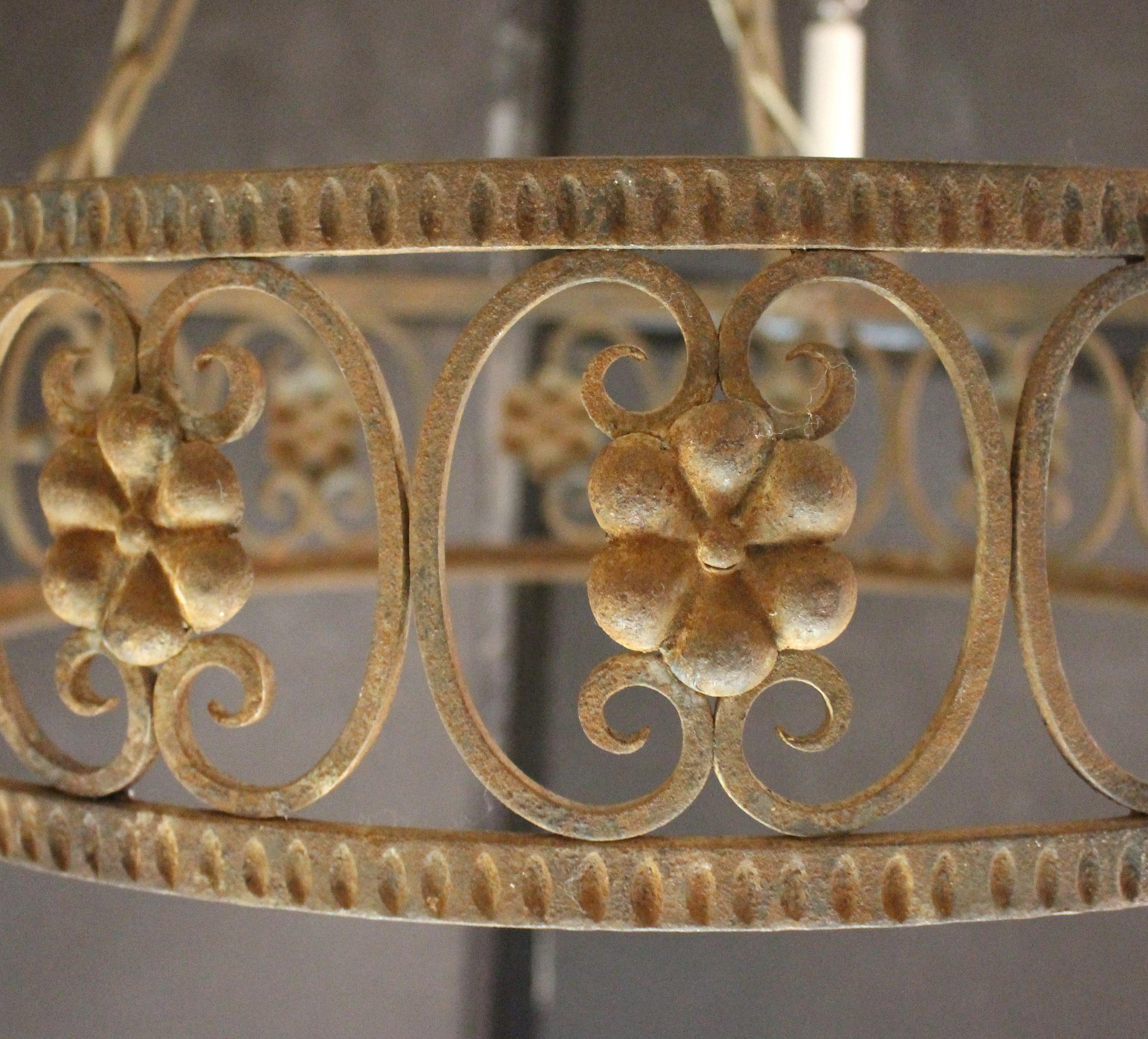 Early 20th Century French or Italian Wrought Iron 5-Light Chandelier In Good Condition For Sale In Chapel Hill, NC
