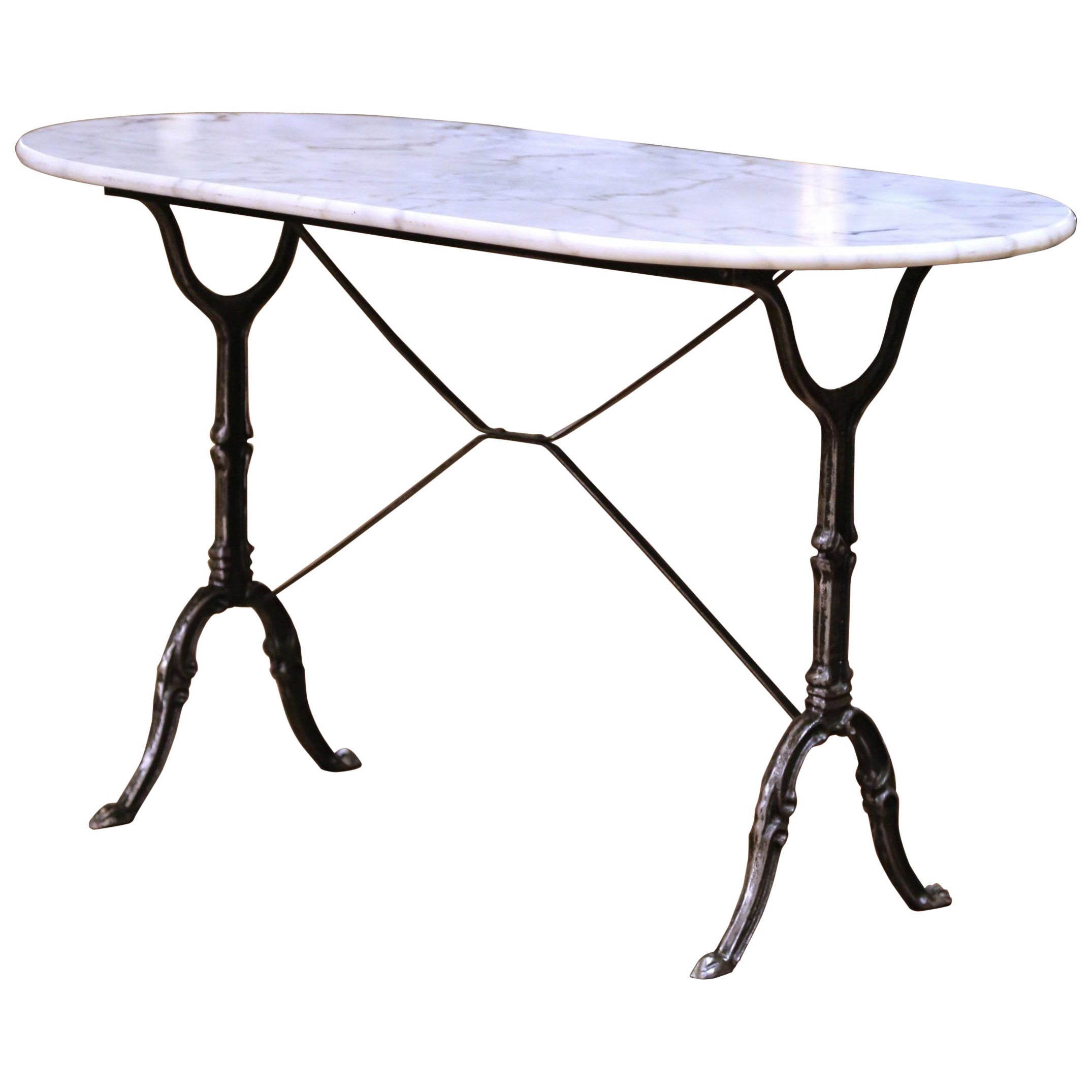 Table à pâtisserie ovale française du début du 20e siècle avec plateau en marbre et base en fer poli