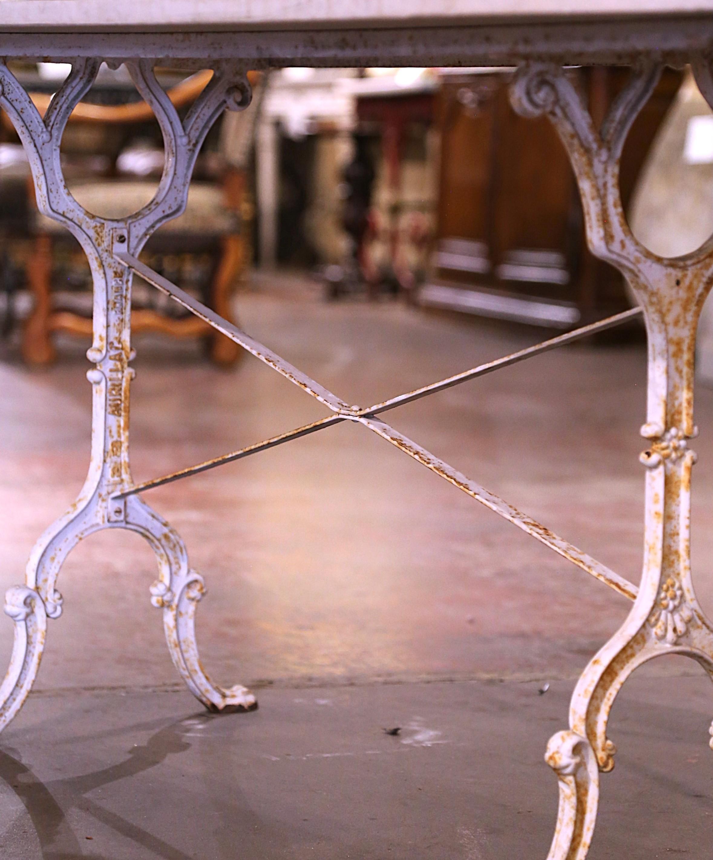 Early 20th Century French Oval Marble Top White Painted Iron Bistrot Table For Sale 4