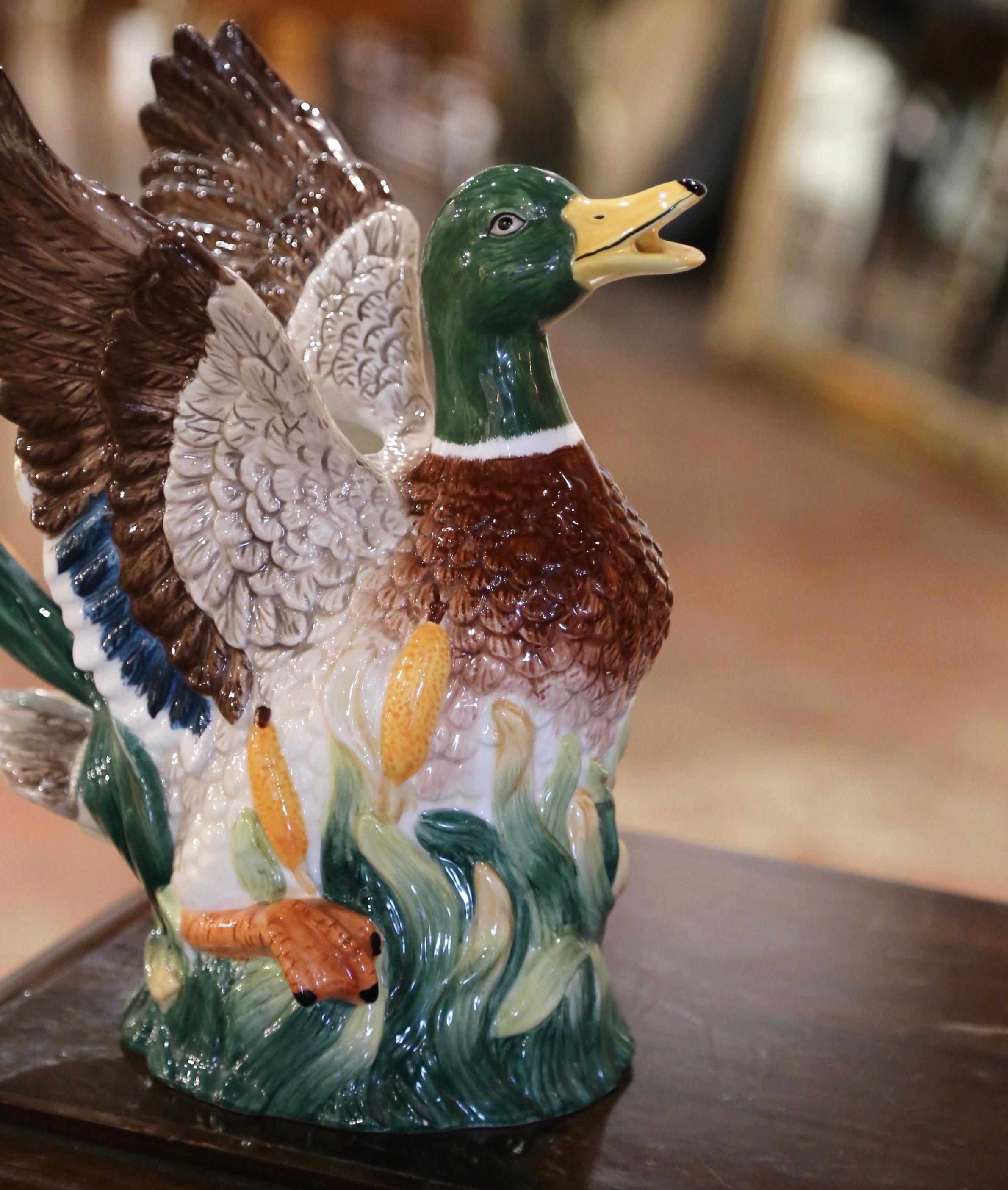 Francese Brocca di anatra in ceramica dipinta a Barbotine dei primi del '900 in vendita