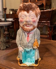 Jarra de cerámica pintada francesa de principios del siglo XX con figura de barbotina de Onnaing