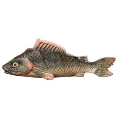 Französische bemalte Barbotine-Vase in Fischform aus Keramik des frühen 20. Jahrhunderts