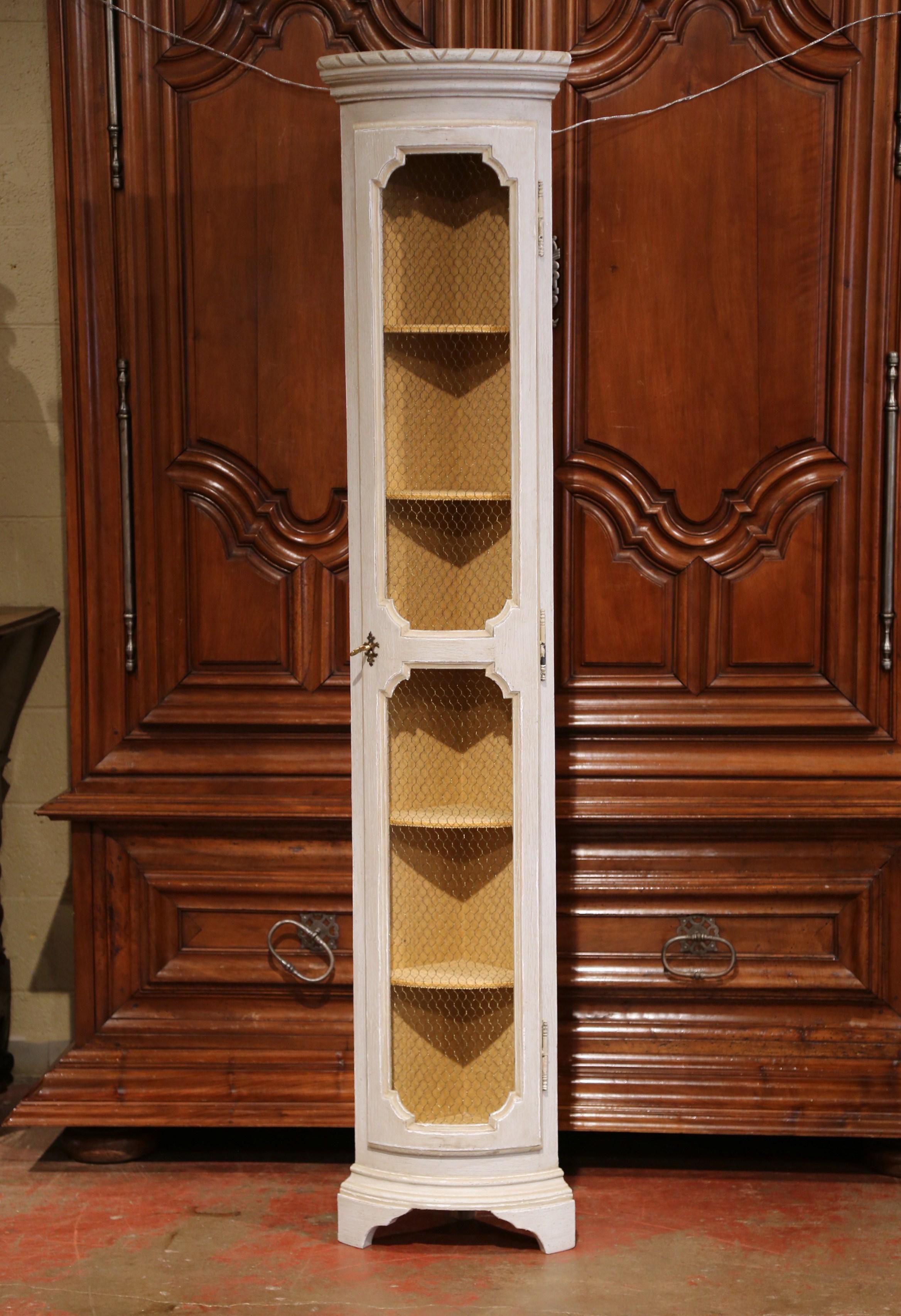 Early 20th Century French Painted Corner Cabinet with Chicken Wired Door In Excellent Condition In Dallas, TX