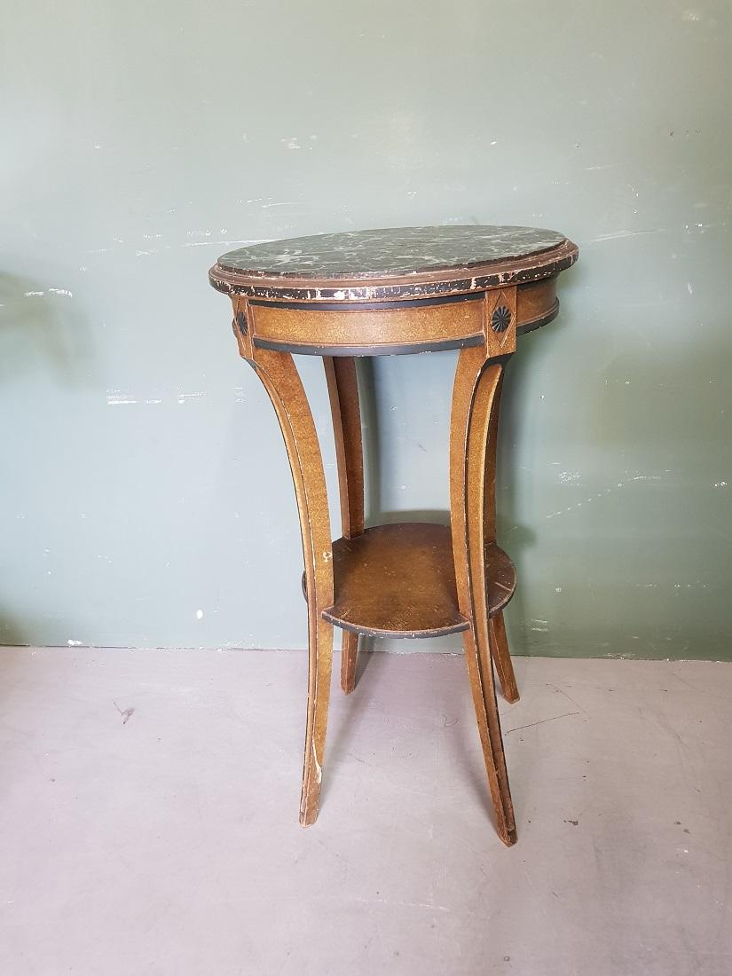 Antique French Directoire style painted gueridon or plant table with dark green marble top and white veins, with black-painted piping and suns, further in a reasonable condition for its age and use (see photos). Originating from the beginning of the
