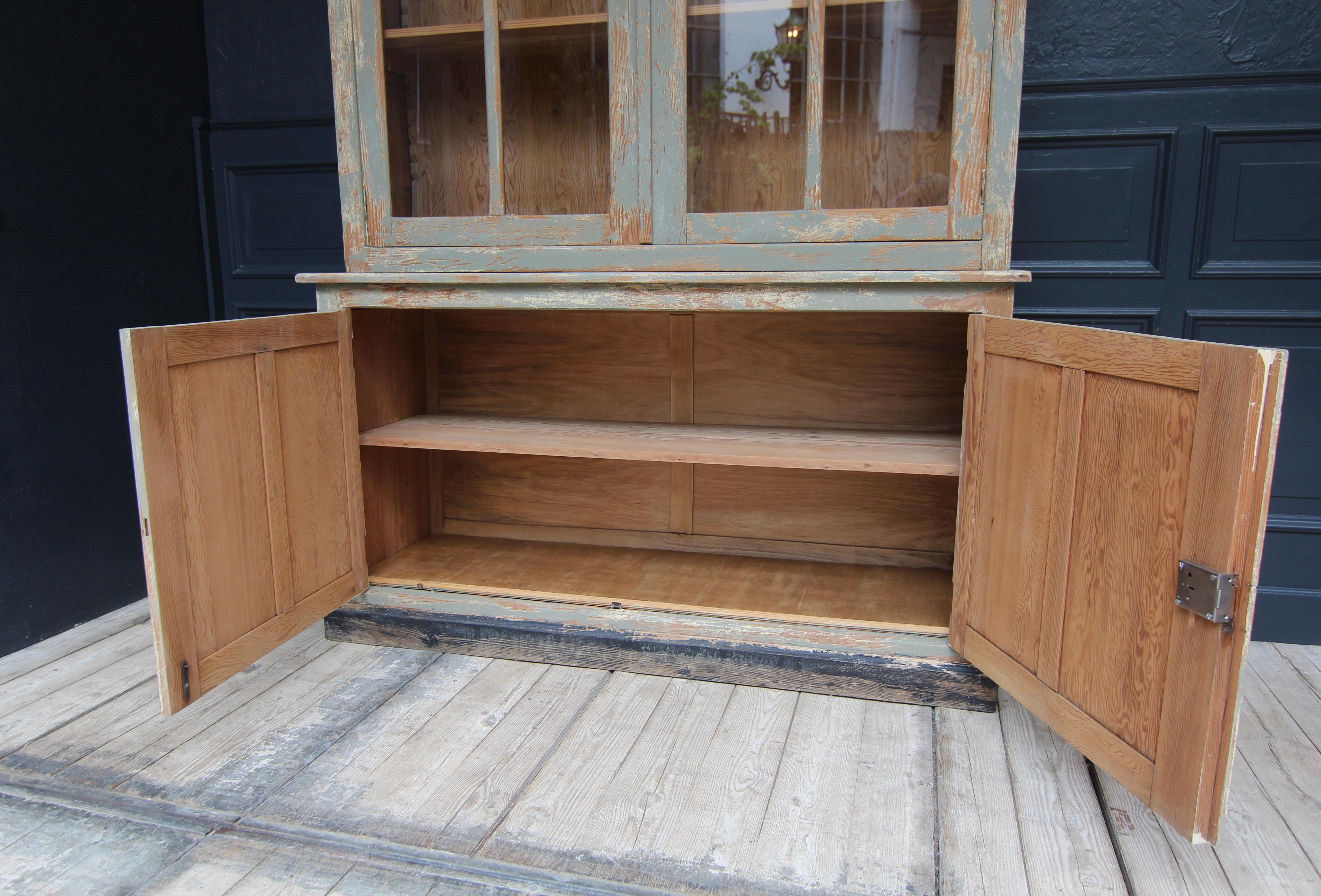 Early 20th Century French Painted Display Cabinet or Bookcase 7