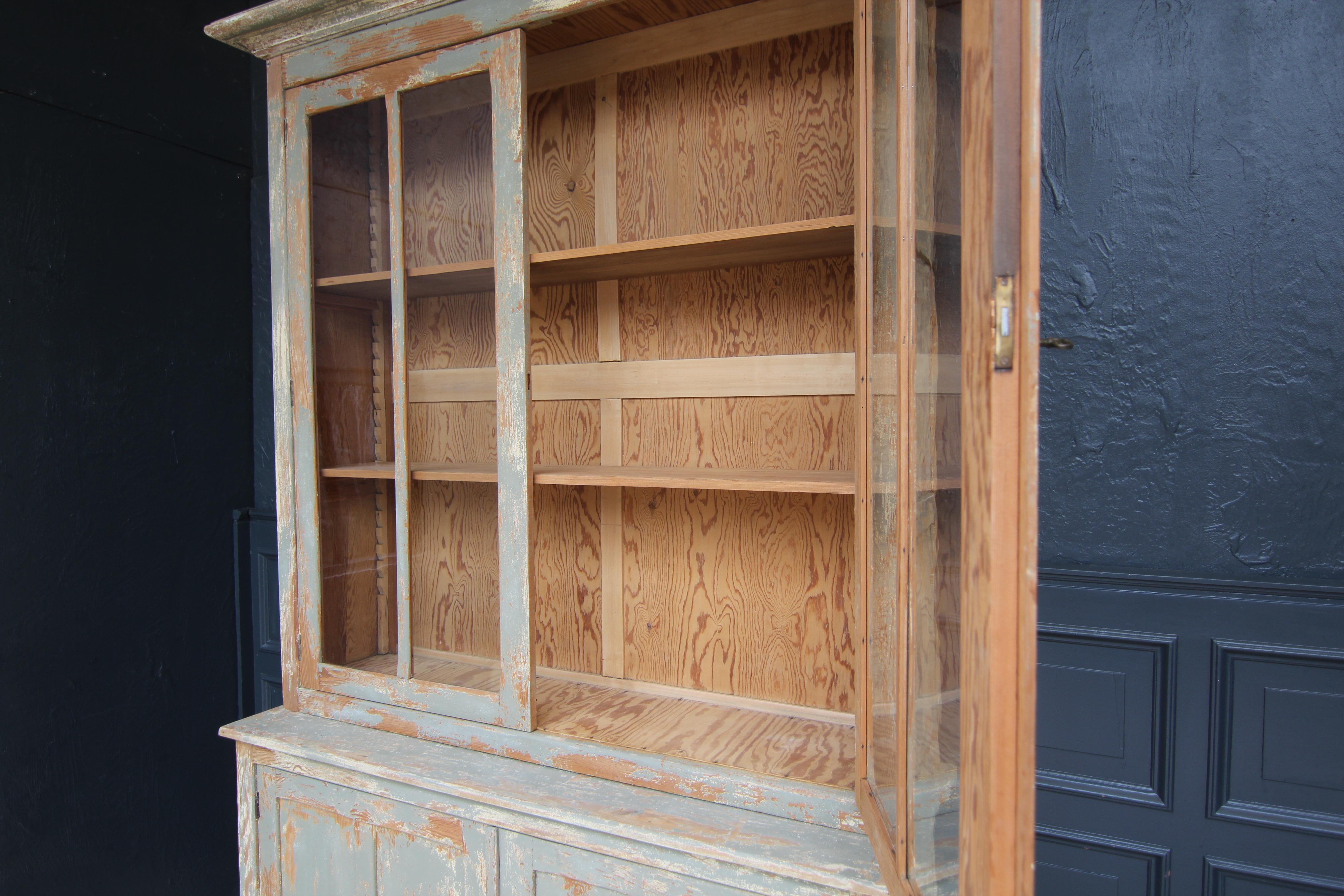 Early 20th Century French Painted Display Cabinet or Bookcase 7