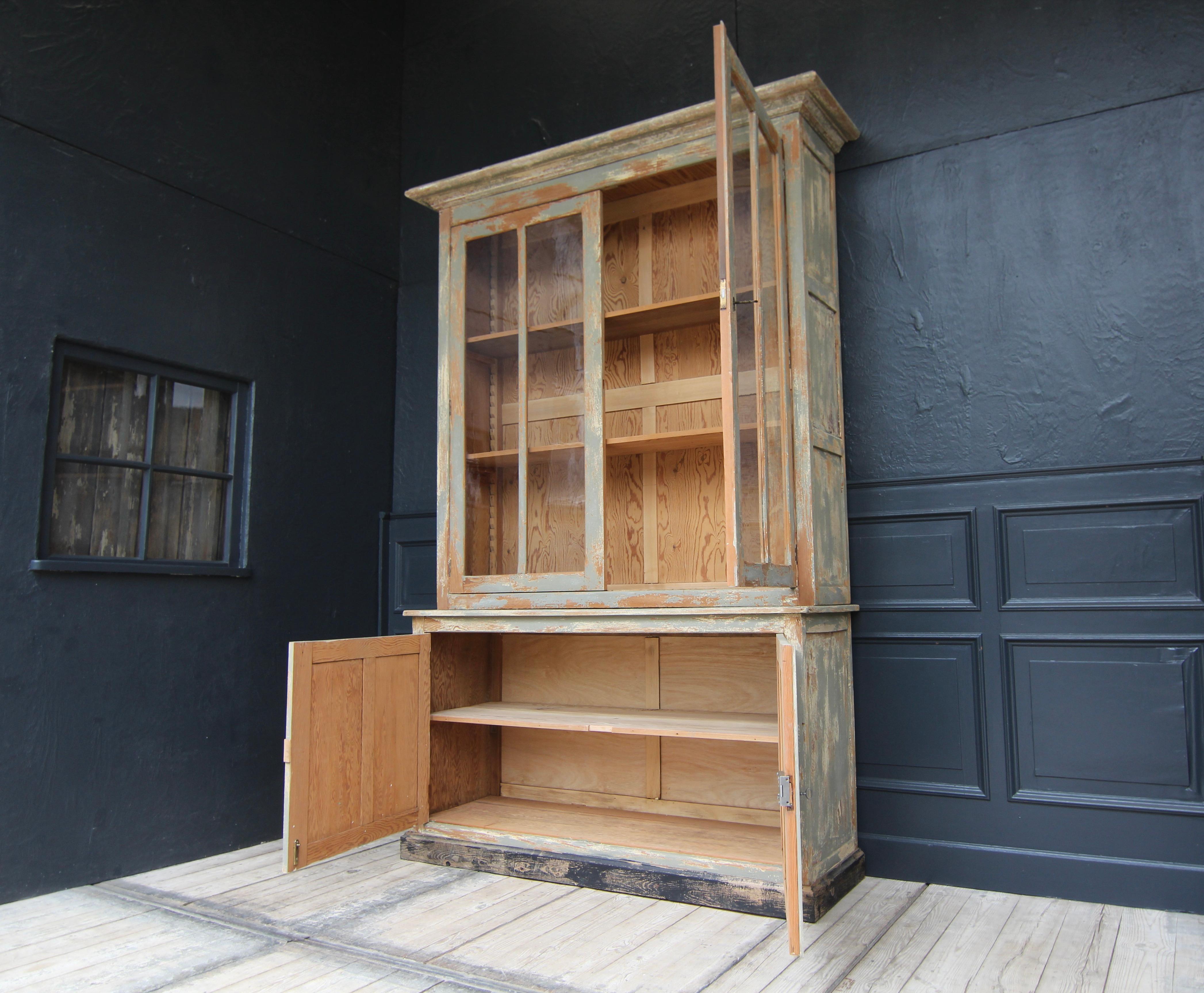 Early 20th Century French Painted Display Cabinet or Bookcase 9