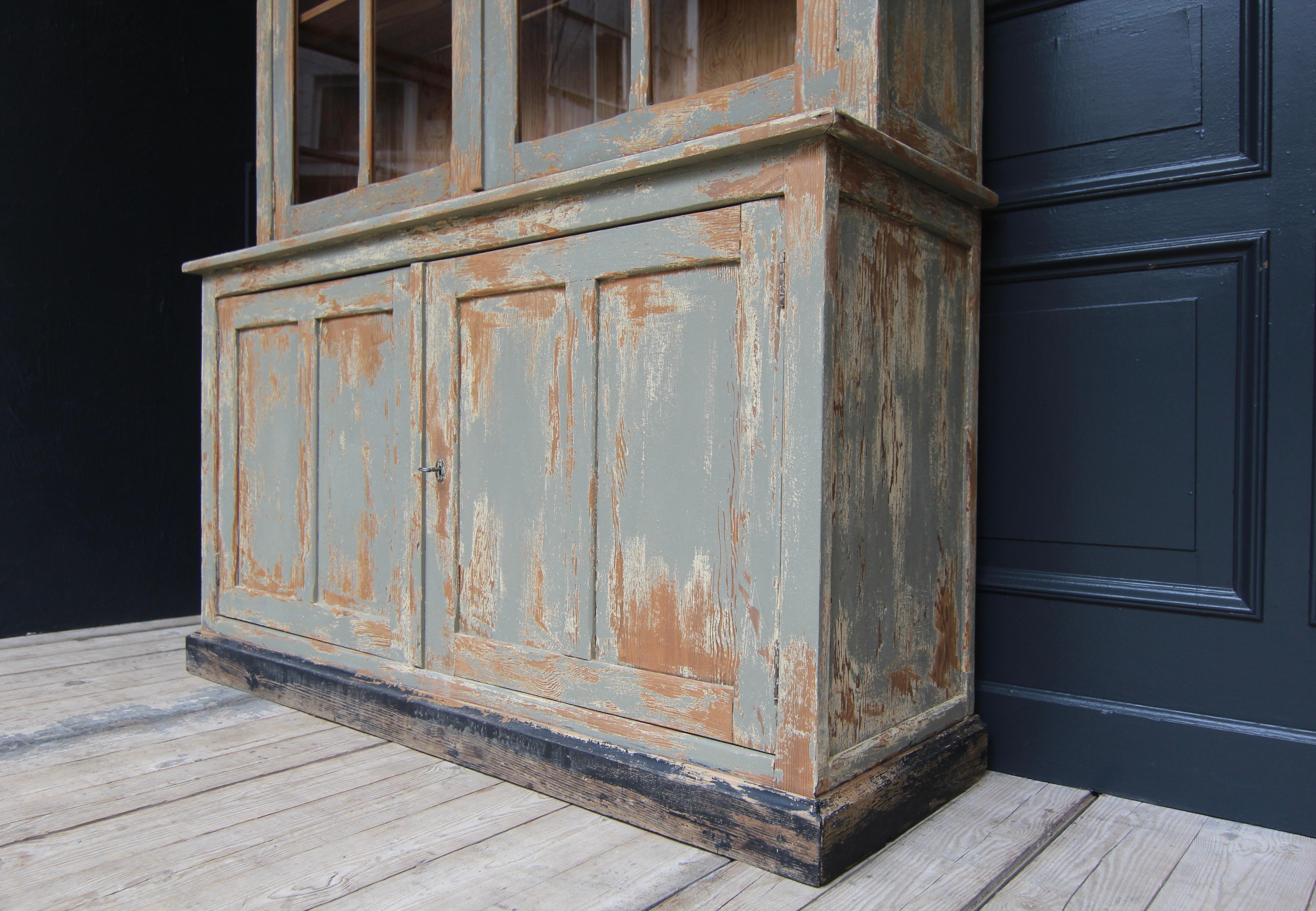 Early 20th Century French Painted Display Cabinet or Bookcase 10