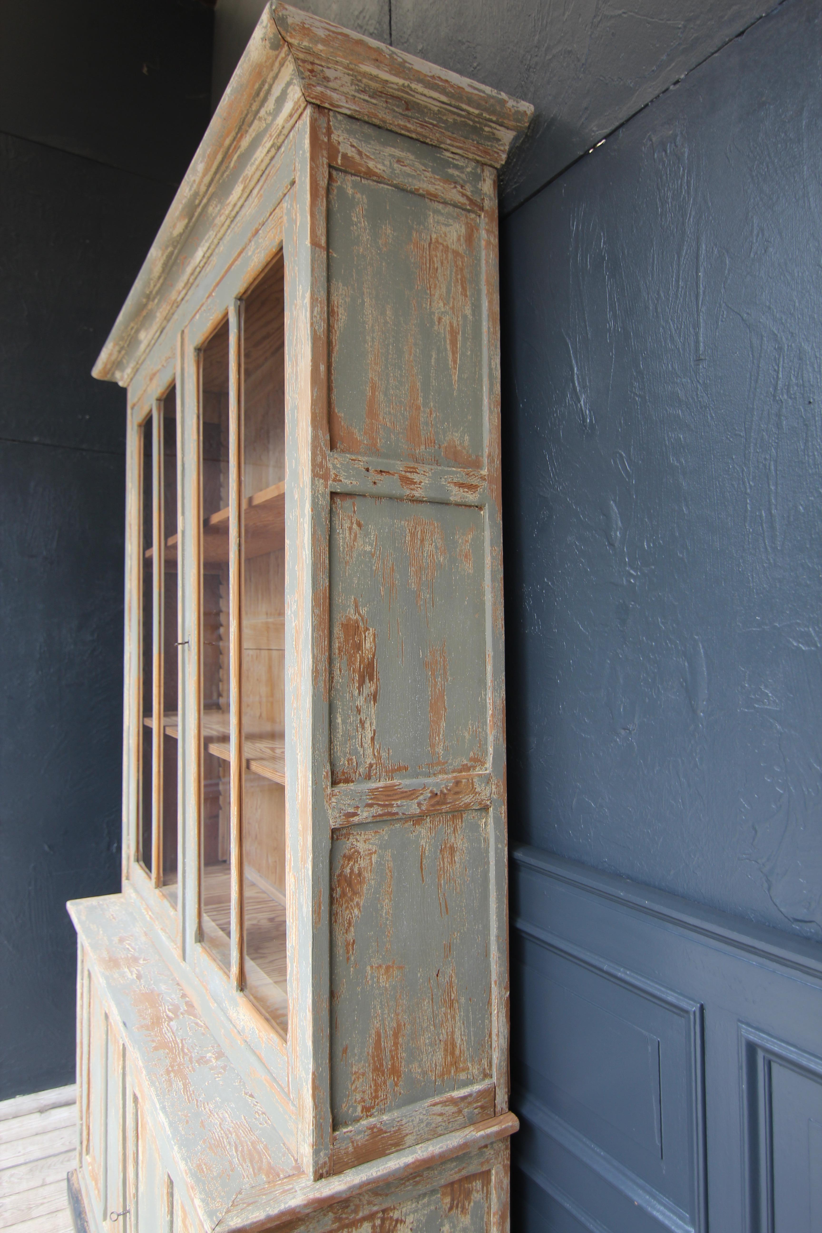 Early 20th Century French Painted Display Cabinet or Bookcase 15