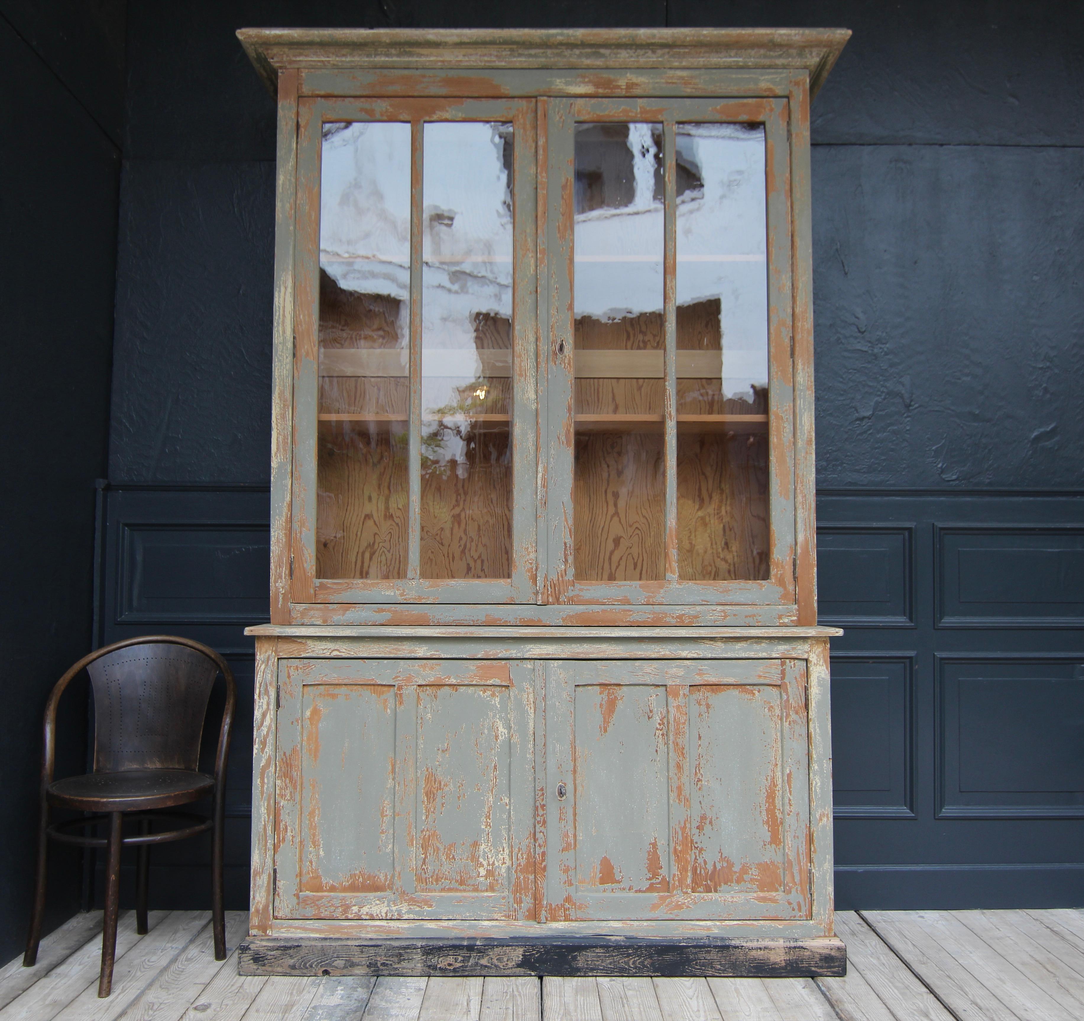 Pine Early 20th Century French Painted Display Cabinet or Bookcase