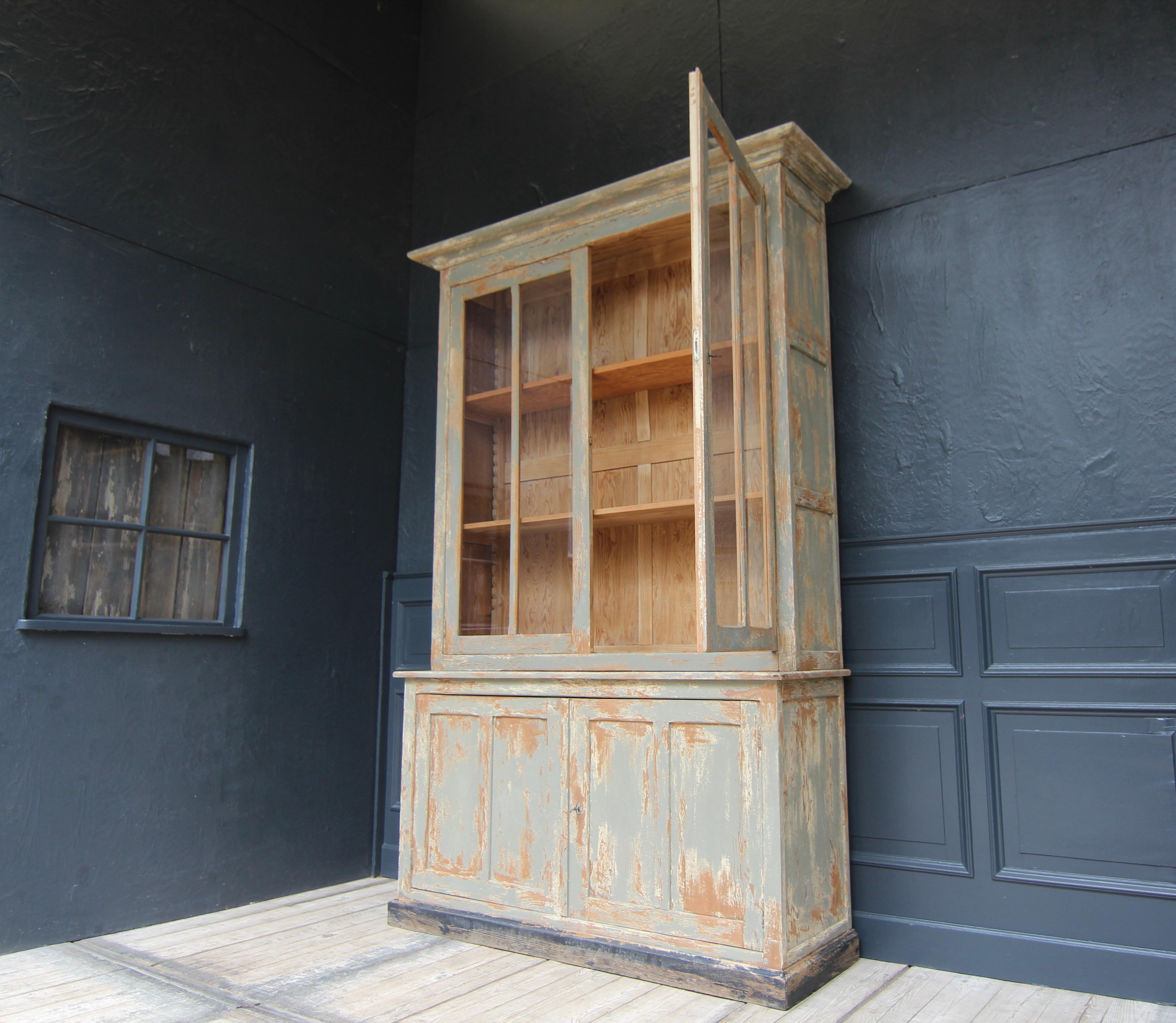 Early 20th Century French Painted Display Cabinet or Bookcase 1
