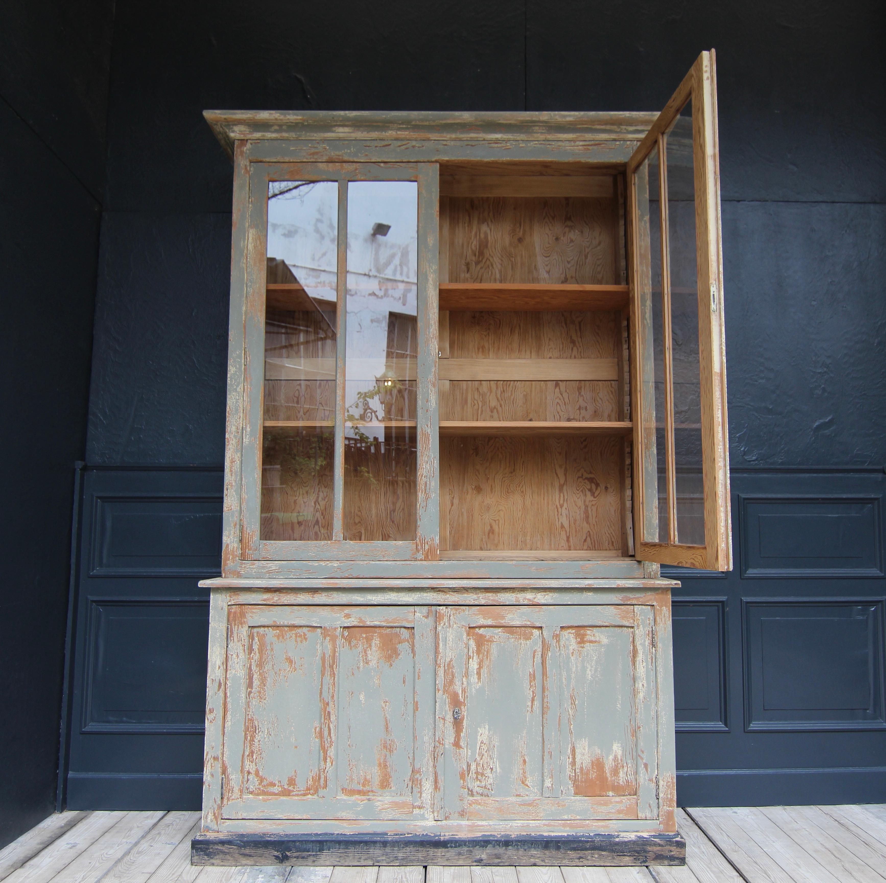 Early 20th Century French Painted Display Cabinet or Bookcase 3