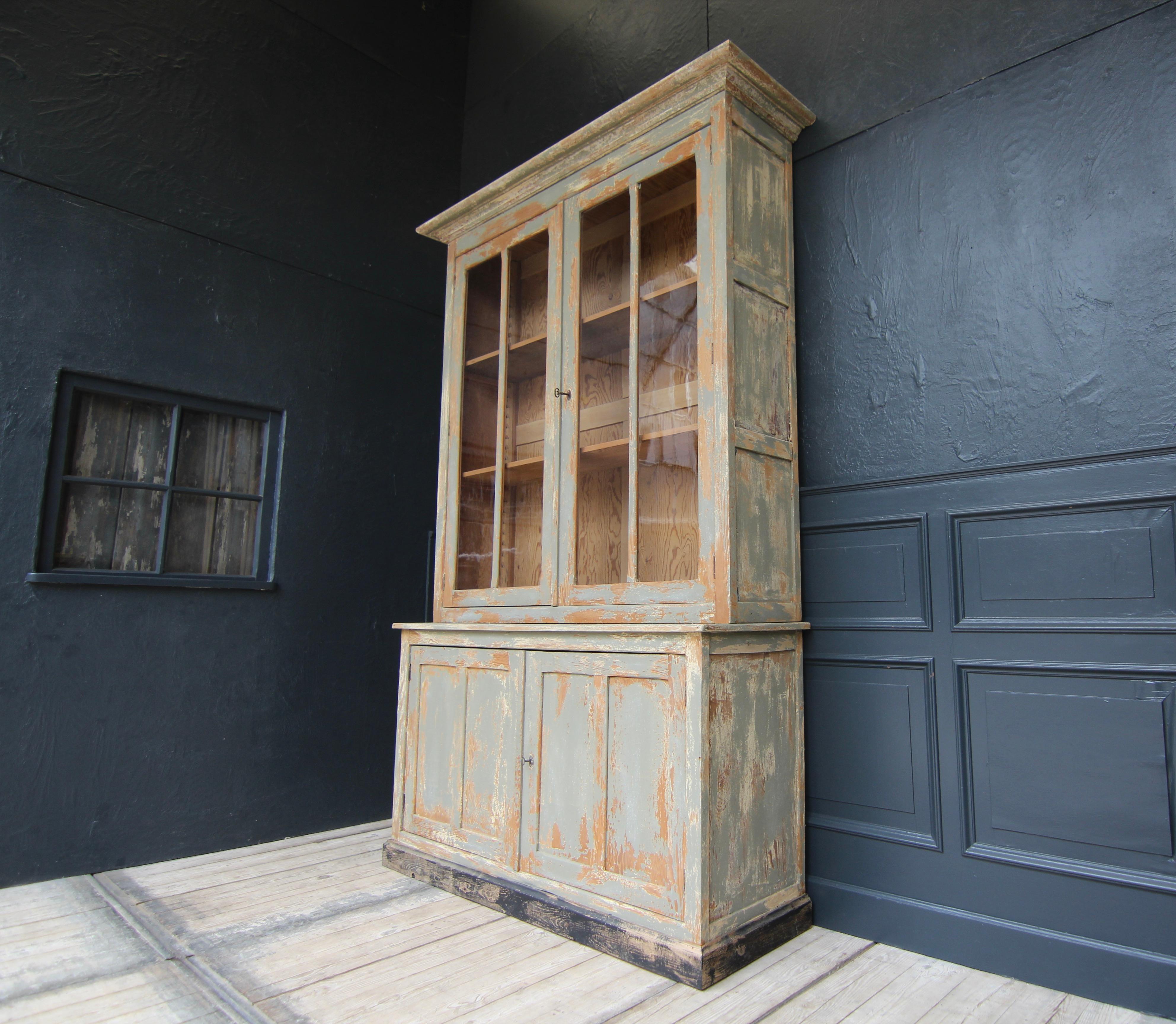 Early 20th Century French Painted Display Cabinet or Bookcase 4