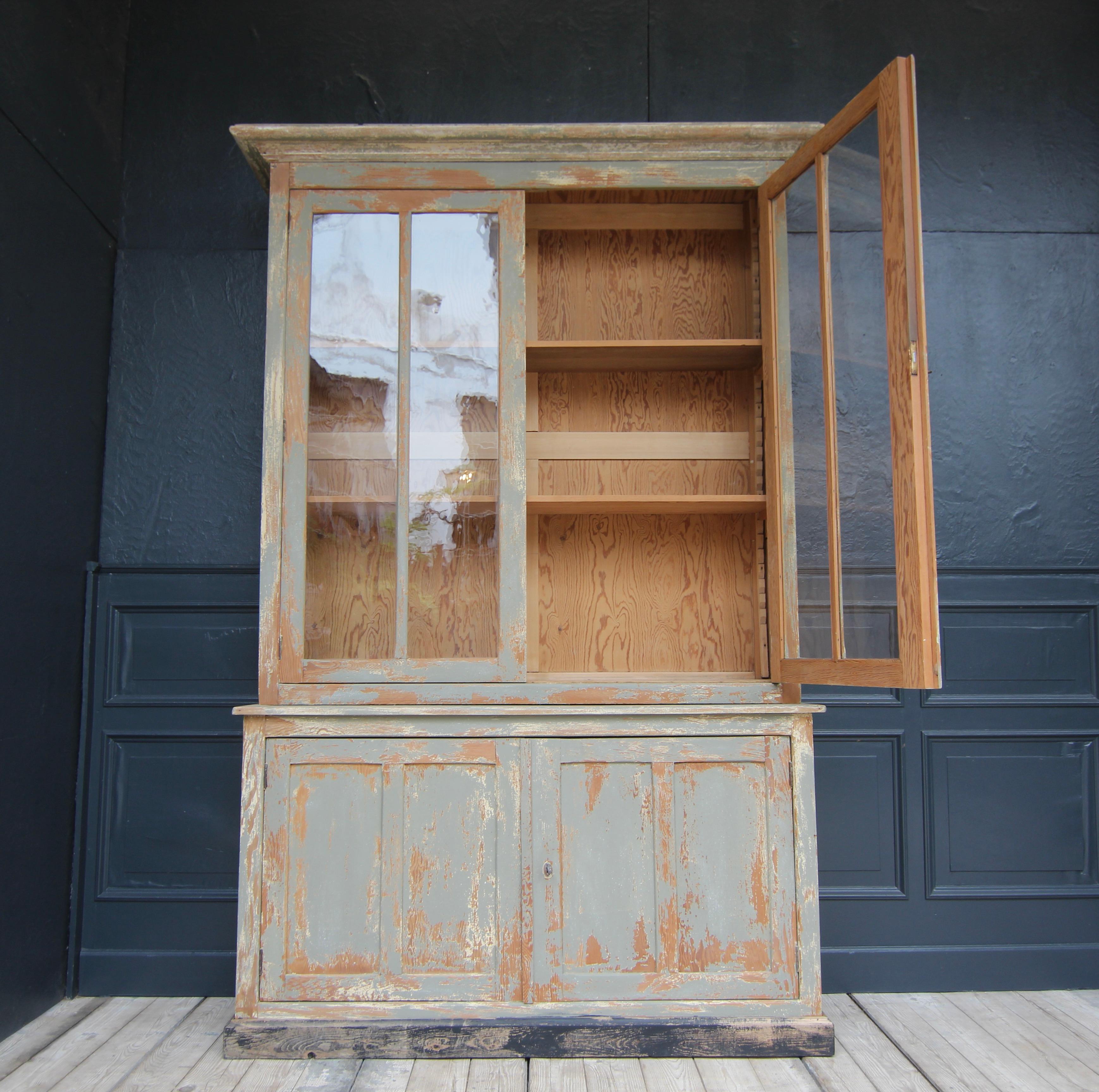 Early 20th Century French Painted Display Cabinet or Bookcase 5
