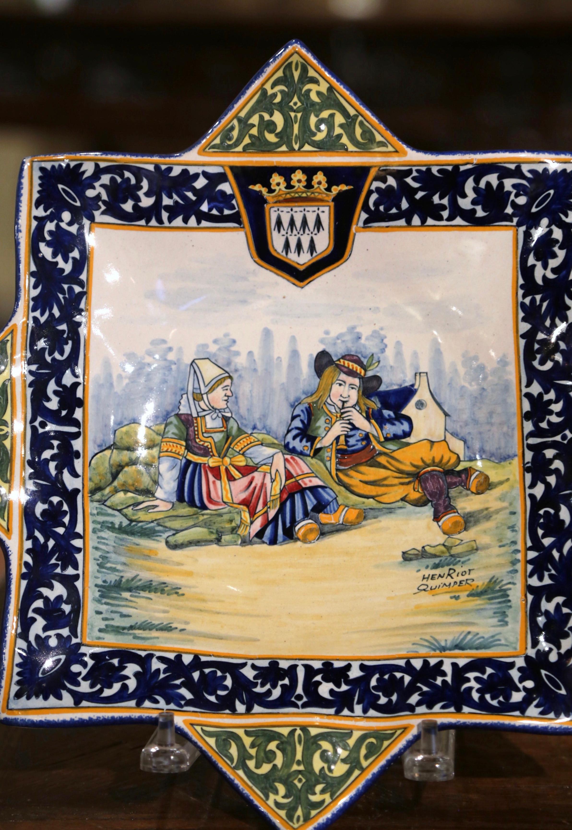 Français  Early 20th Century French Painted Faience Wall Platter Signed Henriot Quimper en vente