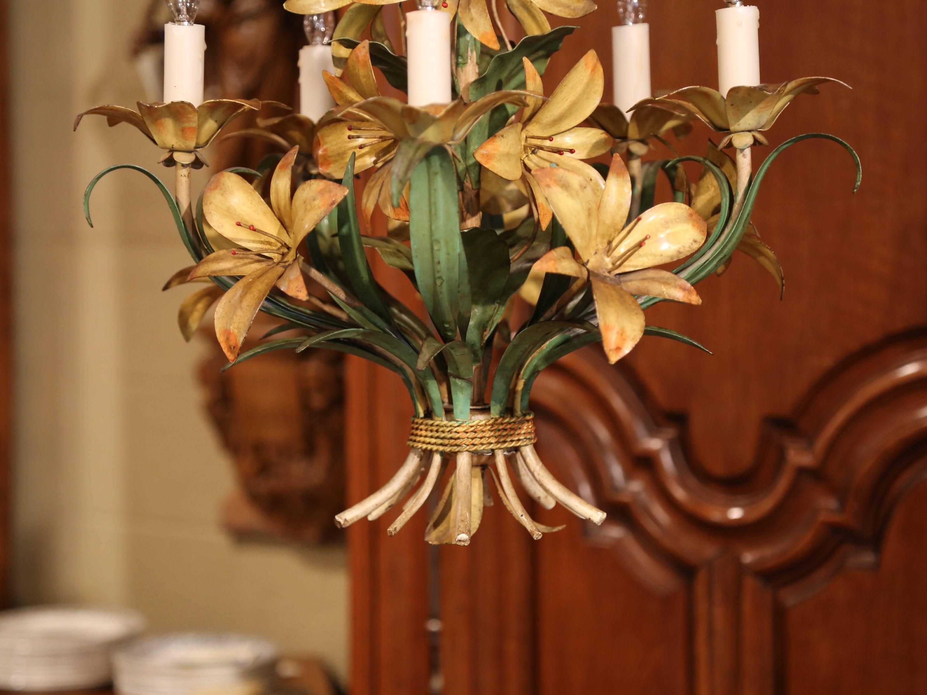 Early 20th Century French Painted Iron and Tole Chandelier with Flowers 2