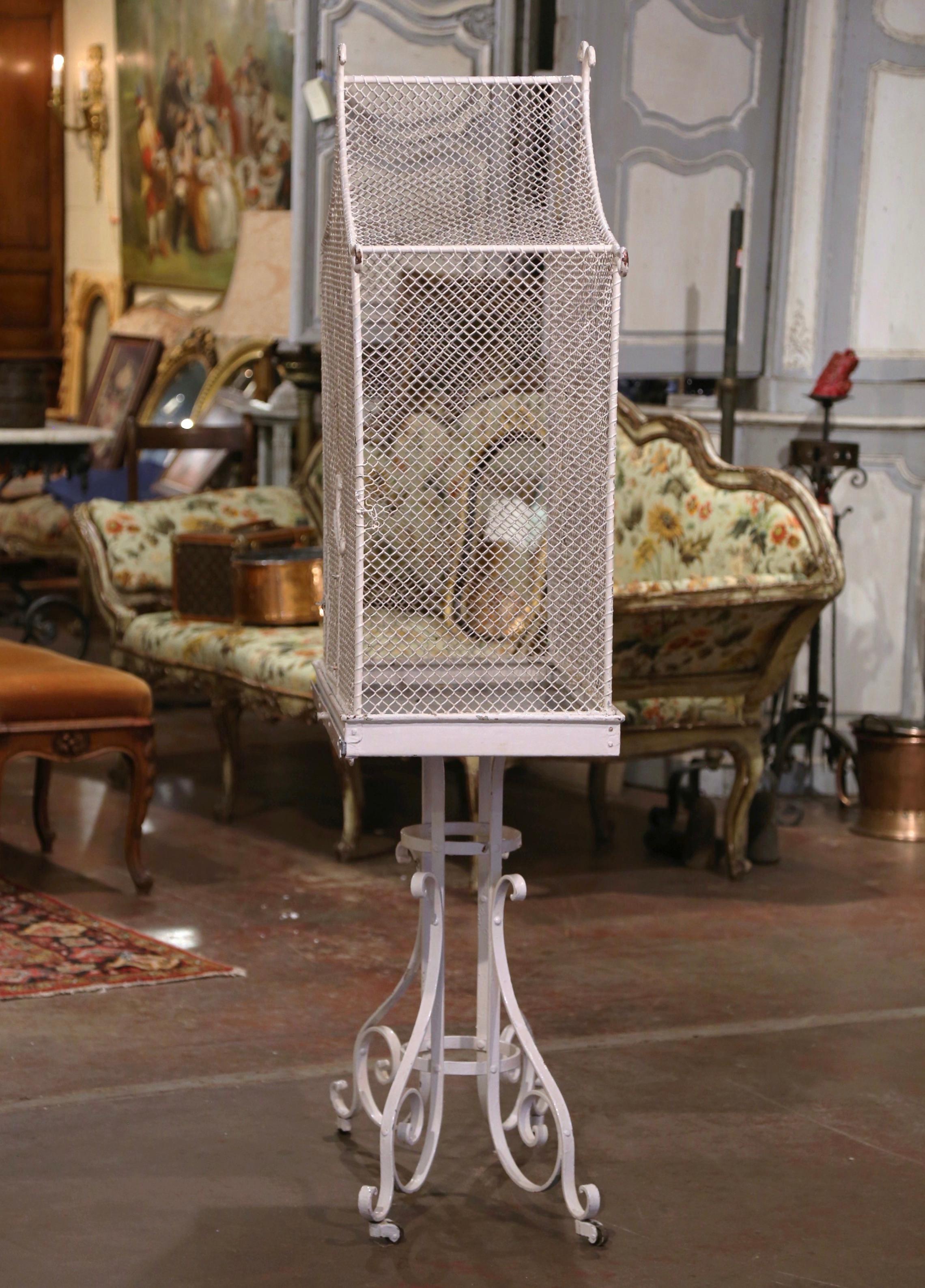 Early 20th Century French Painted Iron and Wire Aviary Birdcage on Wheels In Good Condition For Sale In Dallas, TX
